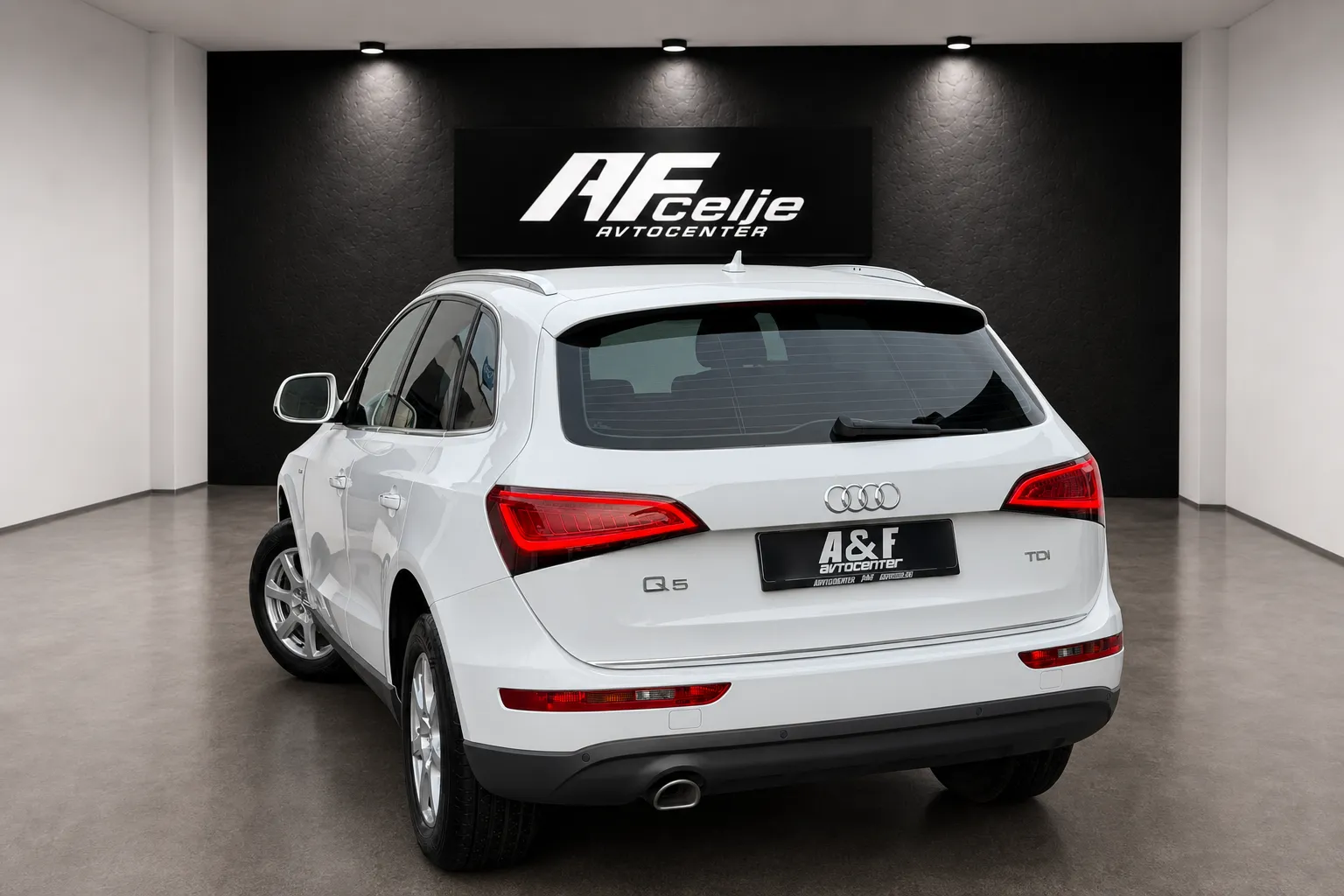 Notranja slika - Audi Q5 - 2.0 TDI-XENON+LED-LIZING ZA TUJCE-ODLIČEN - 7