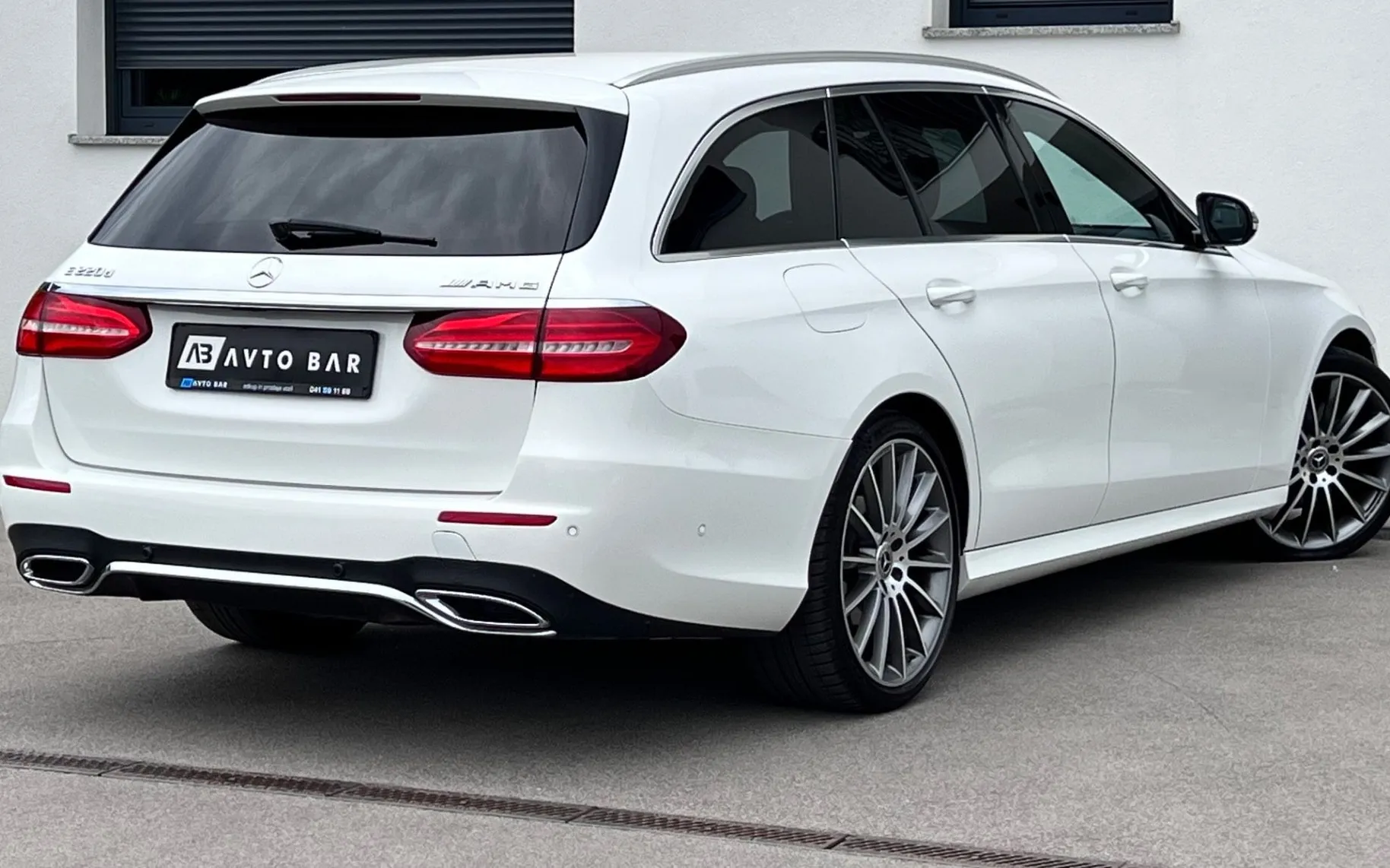 Zunanja slika - Mercedes-Benz E-Razred - 220d+AMG+LED+F1+R.KAMERA+AMBI+ALU 20 - 6
