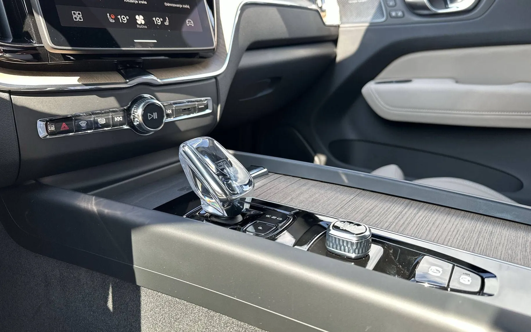 Zunanja slika - Volvo XC60 - B5 P AWD Plus Dark Avt. - 18