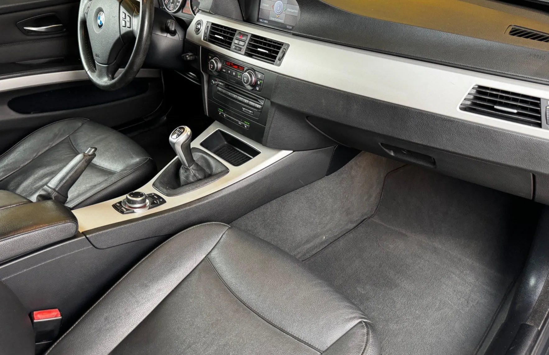 Zunanja slika - BMW Serija 3 - : 318d LCI-STREŠNO OKNO-GRETJE-NAVI-PDC... - 15