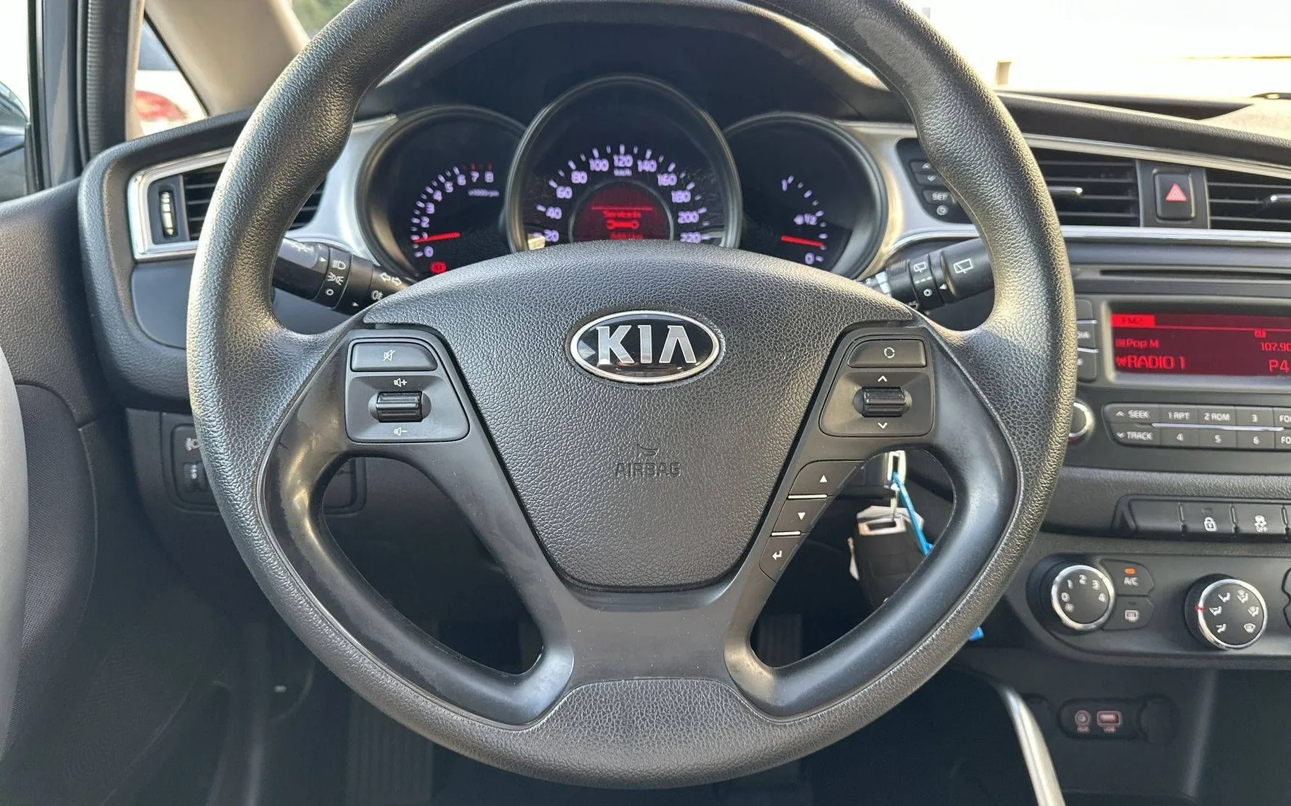 Notranja slika - KIA Ceed SW - CeeD  SW 1.4 GDI EX Champion - 12