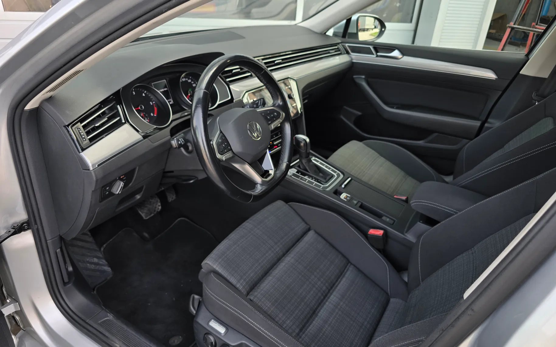 Notranja slika - Volkswagen Passat - Variant 2,0 TDI BMT SCR Business DSG - 10