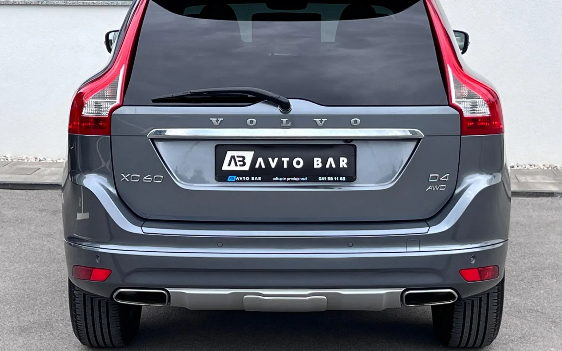 Notranja slika - Volvo XC60 - 2.4 AWD D4+XENON+NAVI+KLJUKA - 7
