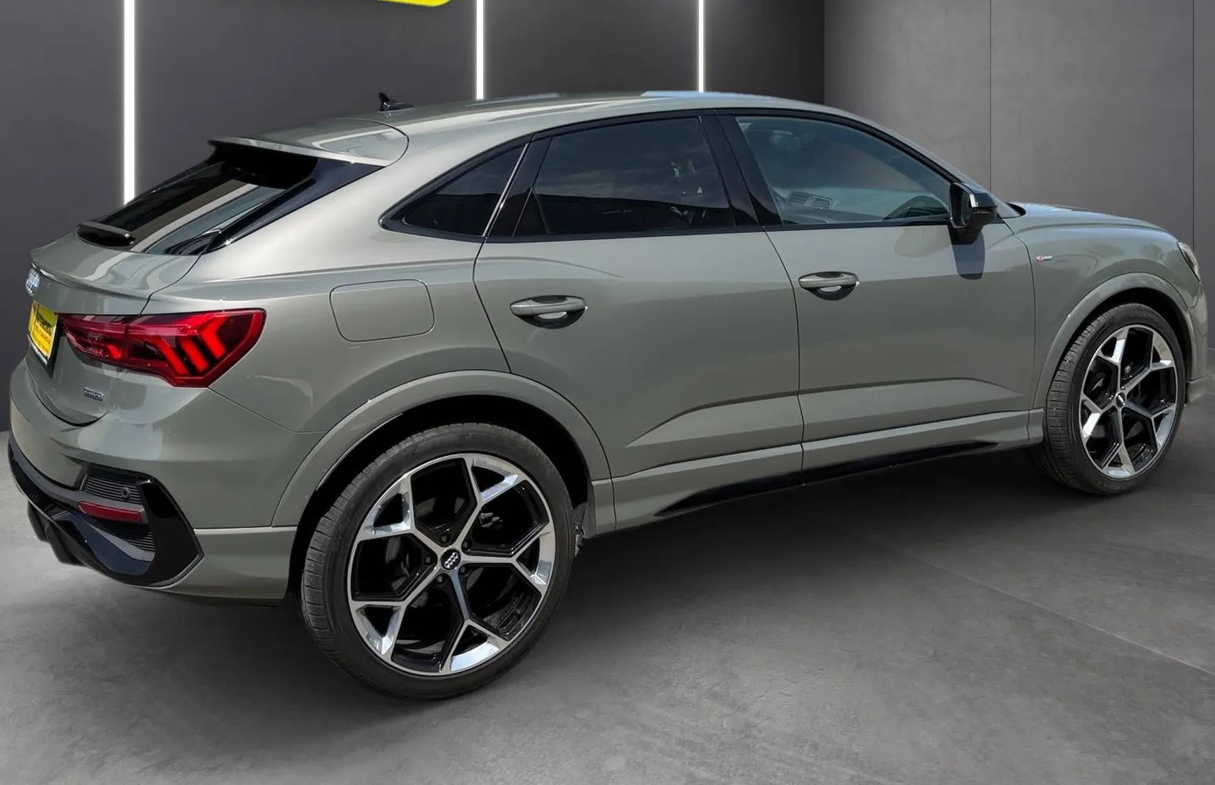 Zunanja slika - Audi Q3 - Sportback 40 TDI quattro S tronic  S Line 20 COL USNJE RAD - 7