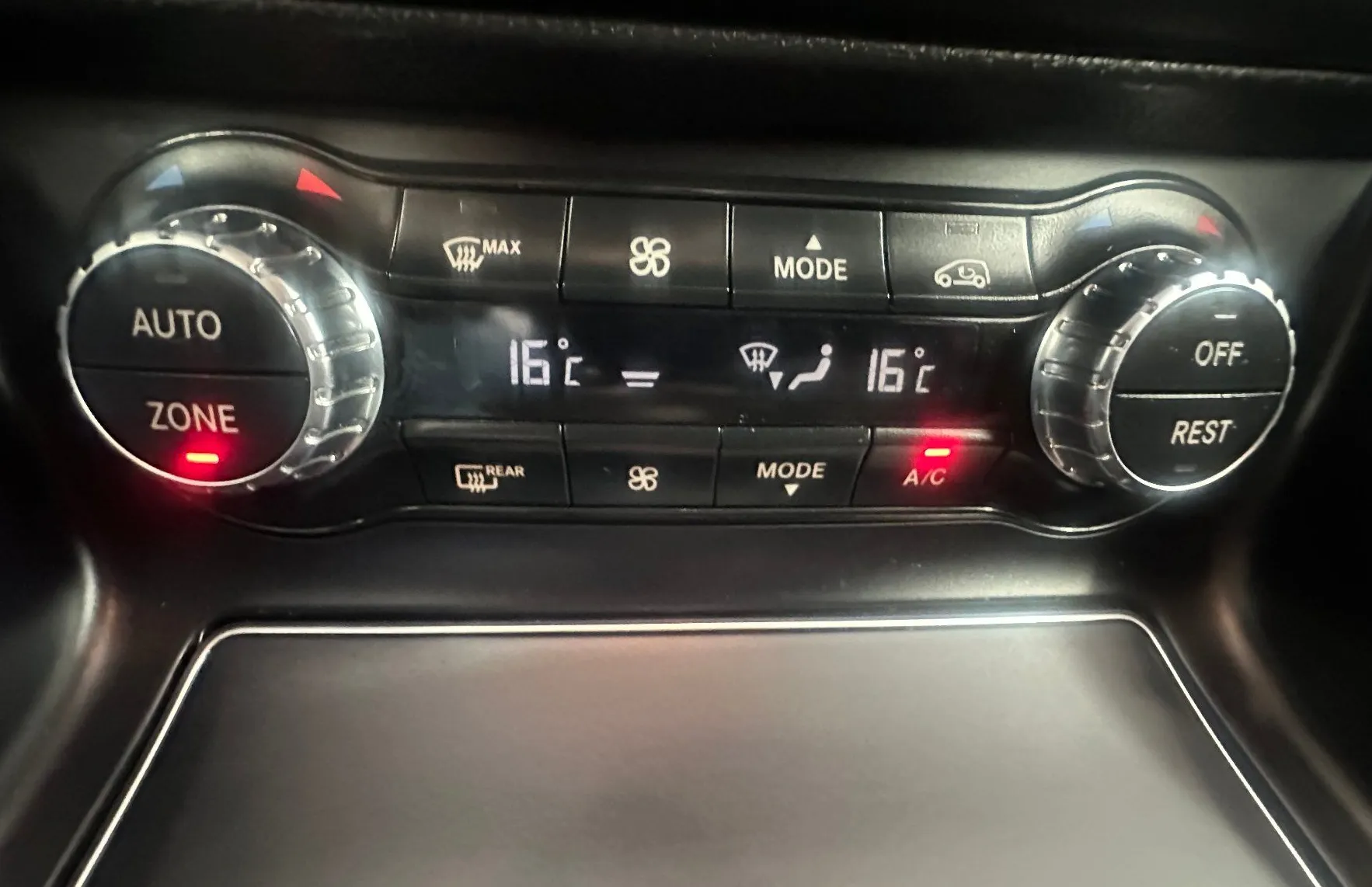Zunanja slika - Mercedes-Benz GLA-Razred - GLA 180 Avt.KAMERA.USNJE.LED.NAVI. - 20