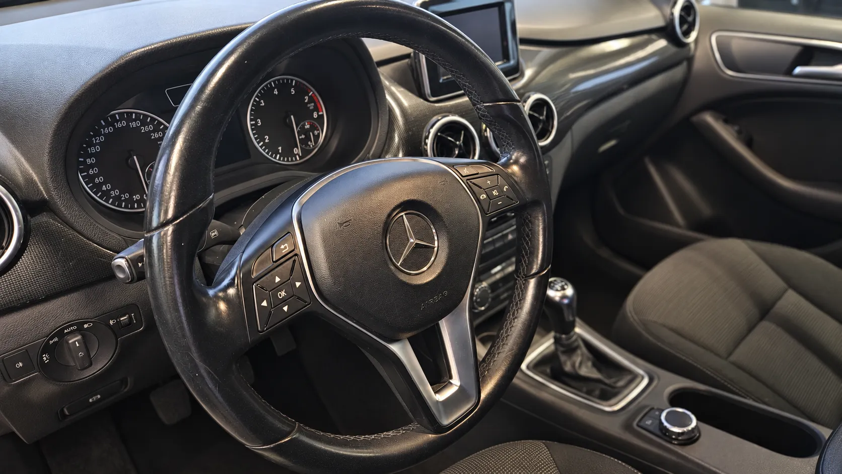 Notranja slika - Mercedes-Benz B-Razred - B 180 - 6
