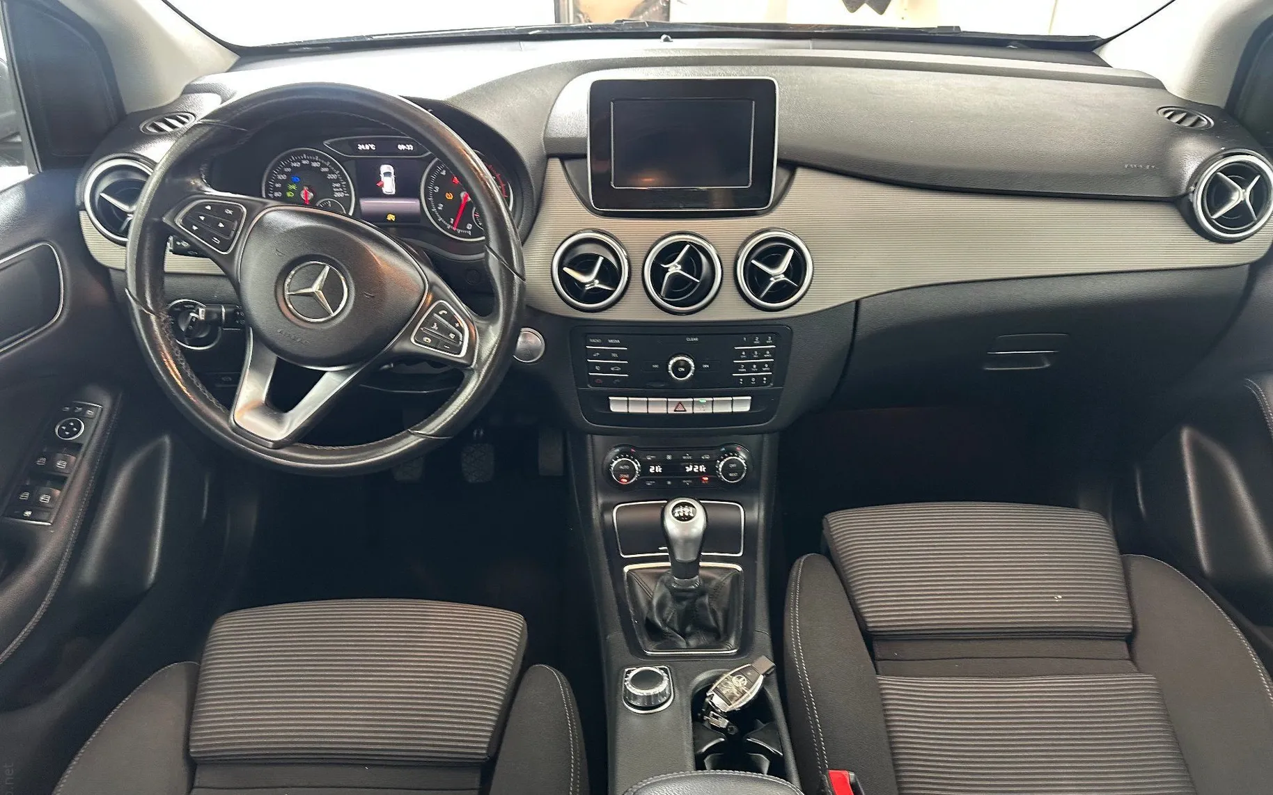 Zunanja slika - Mercedes-Benz B-Razred - B 200 BENCIN 1.6 SLOVENSKI.SAMO 104.000 KM - 8