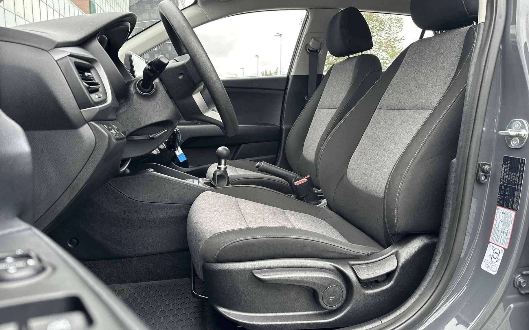 Notranja slika - KIA Stonic - 1.2 DPI LX Fun ISG - 10