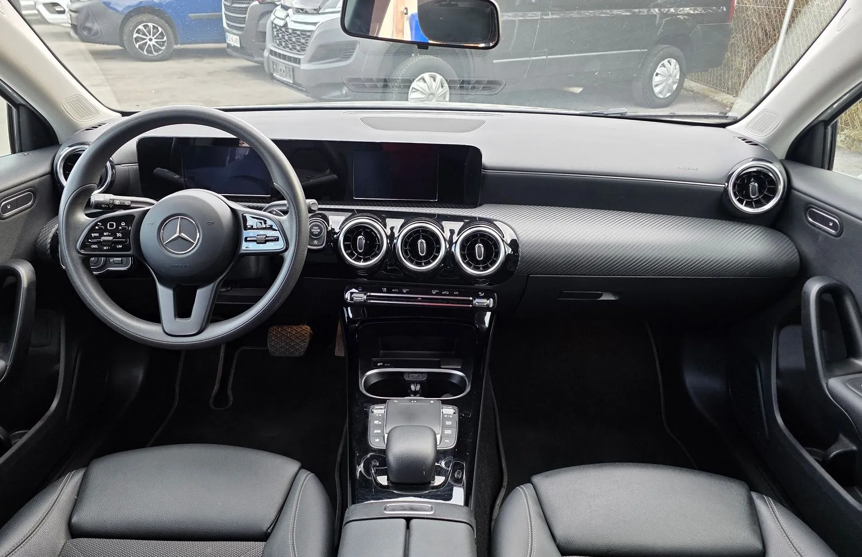 Zunanja slika - Mercedes-Benz A-Razred - A 180D LED-VIRTUAL-NAVI-ALU PLATIŠČA-1.LASTNIK - 9