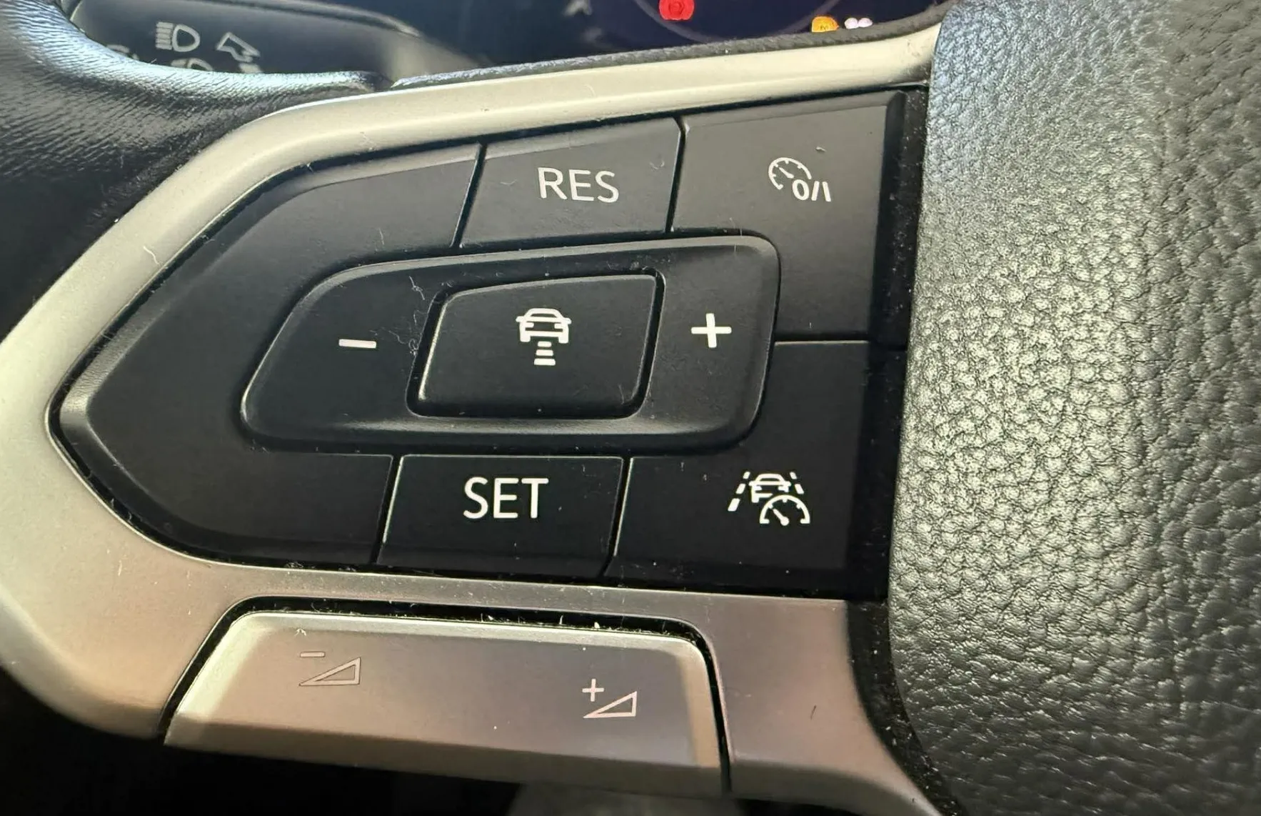 Zunanja slika - Volkswagen Golf - 1.5 TSI 96KW.NEMŠKI.KAMERA.LED.NAVI.GRE.SEDEŽEV - 7
