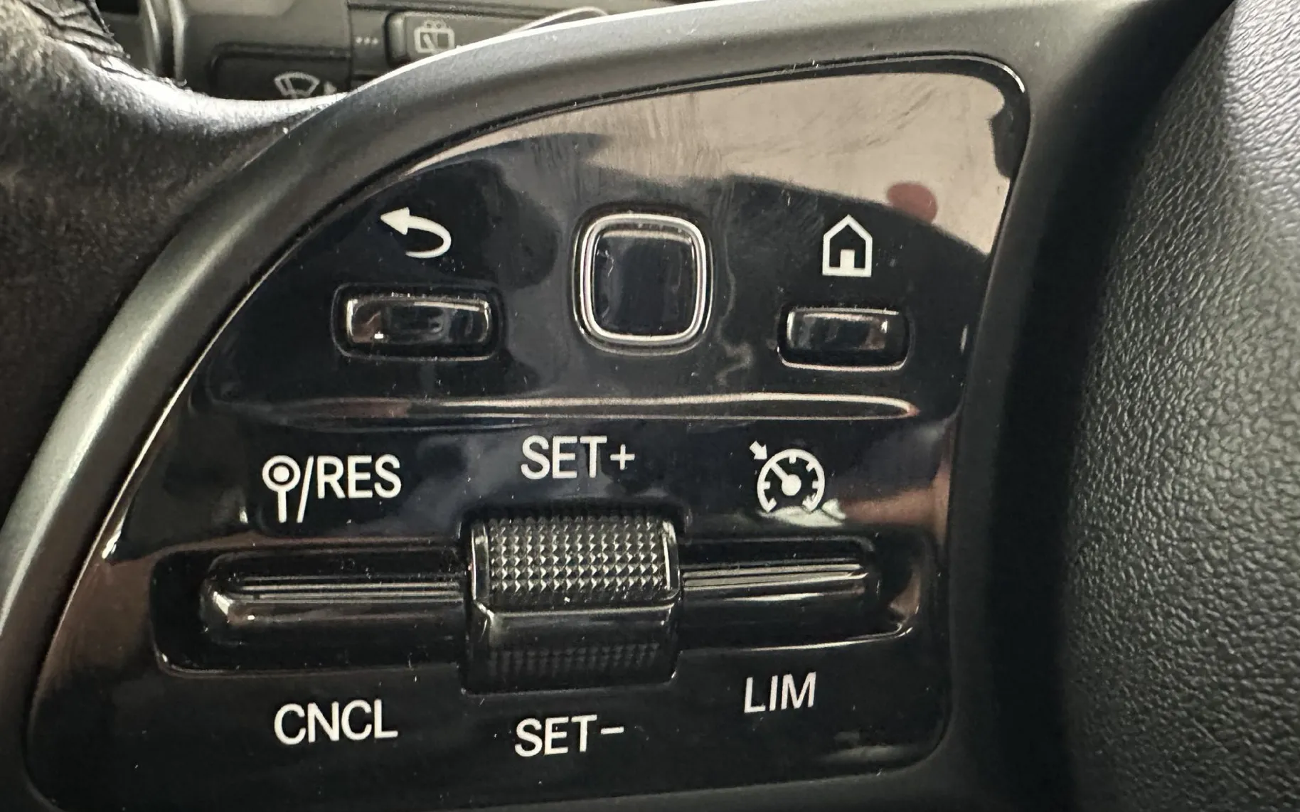 Notranja slika - Mercedes-Benz GLB-Razred - GLB 200 d 4MATIC Avt.NEMŠKI.KAMERA.PANORAMA.NAVI - 12