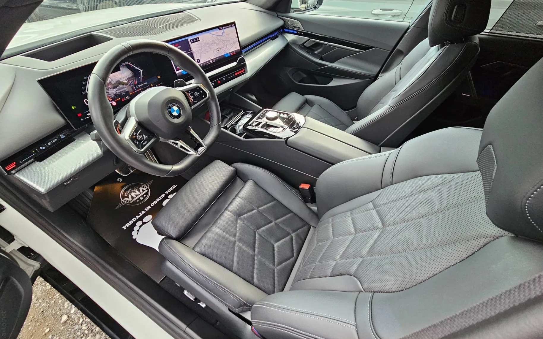 Notranja slika - BMW serija 5: - 540d xDrive Avt. |M-OPTIC|ICON|HL.SED|360-KAM|A20| - 7