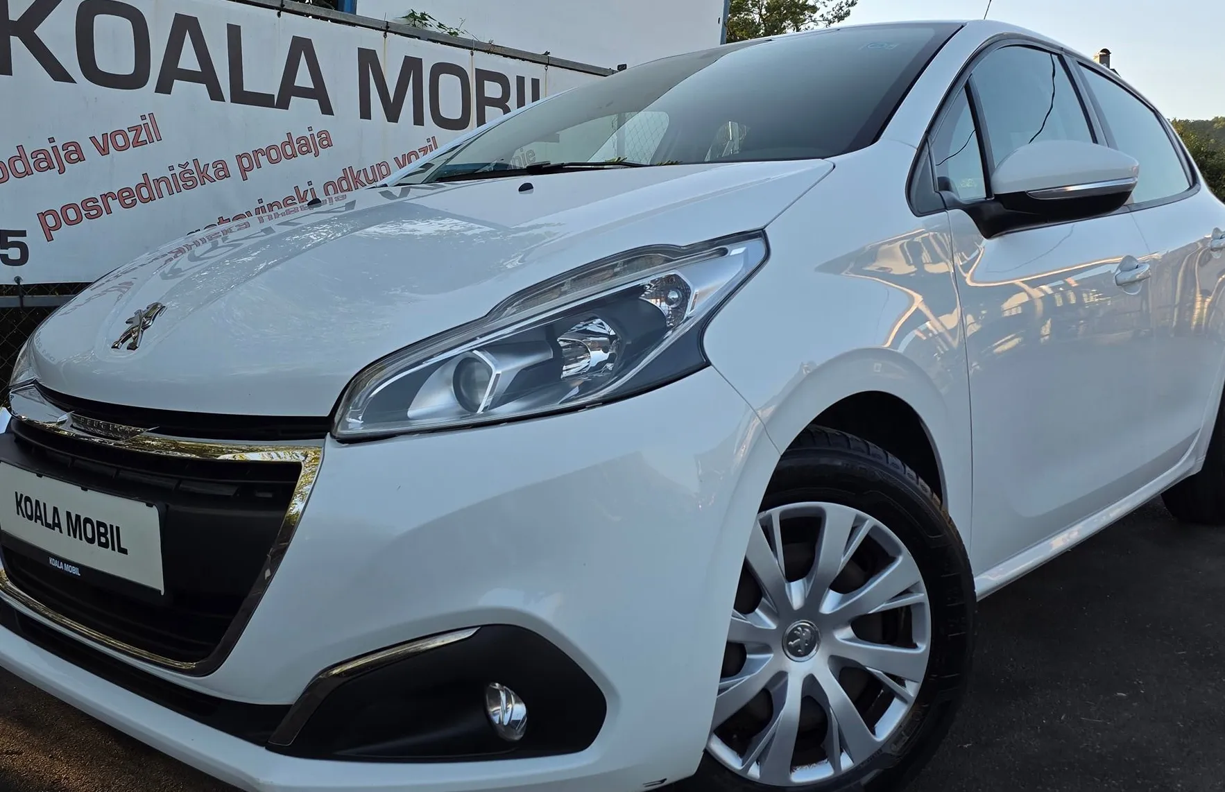 Zunanja slika - Peugeot 208 - 1.2 PURETECH 82 ZASLON-KLIMA-SLOVENSKI-1.LASTNIK - 1