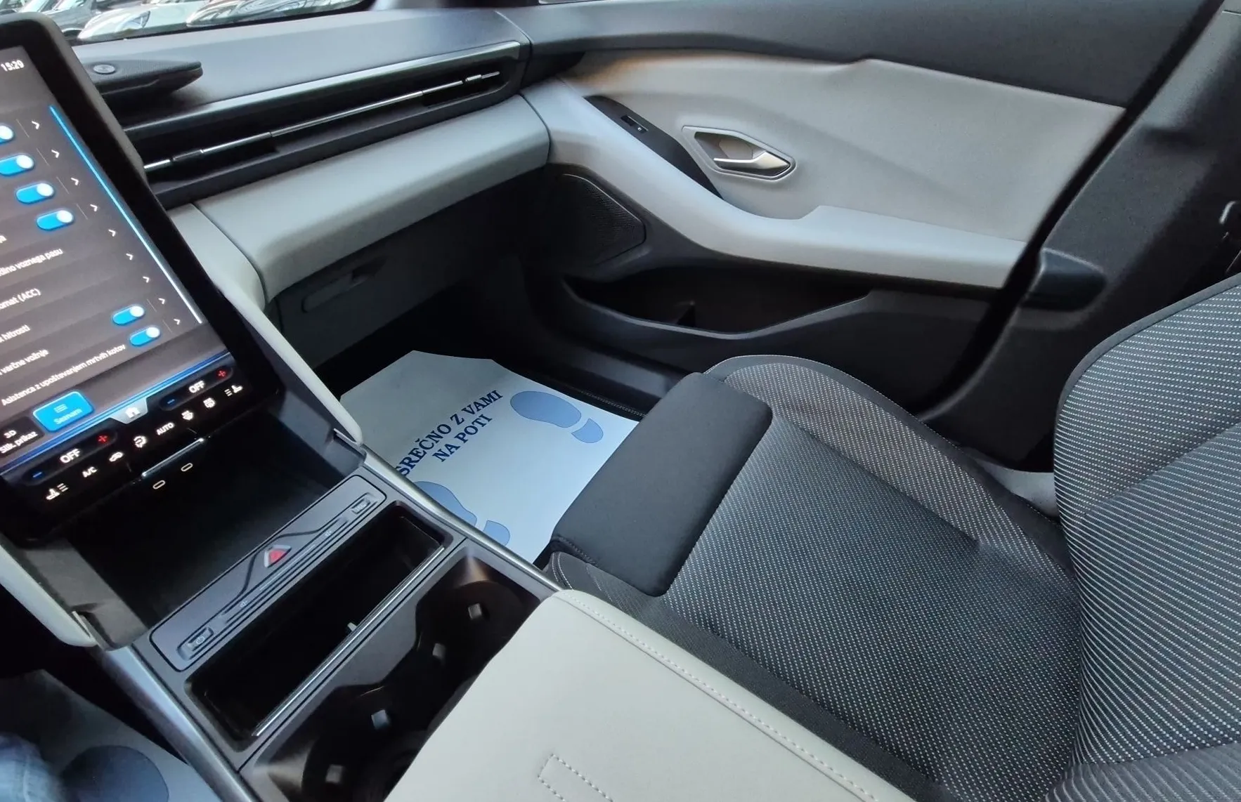 Zunanja slika - Ford Capri - Select 77 kWh 210 kW  286 KM  RWD - 17