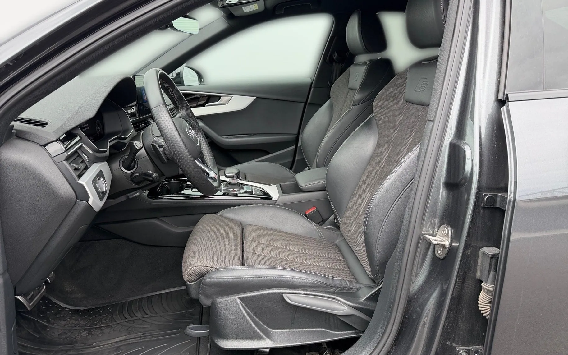 Notranja slika - Audi A4 - 35 TFSI S line S tronic-SLO-Lane assist-PDC-Kame - 7