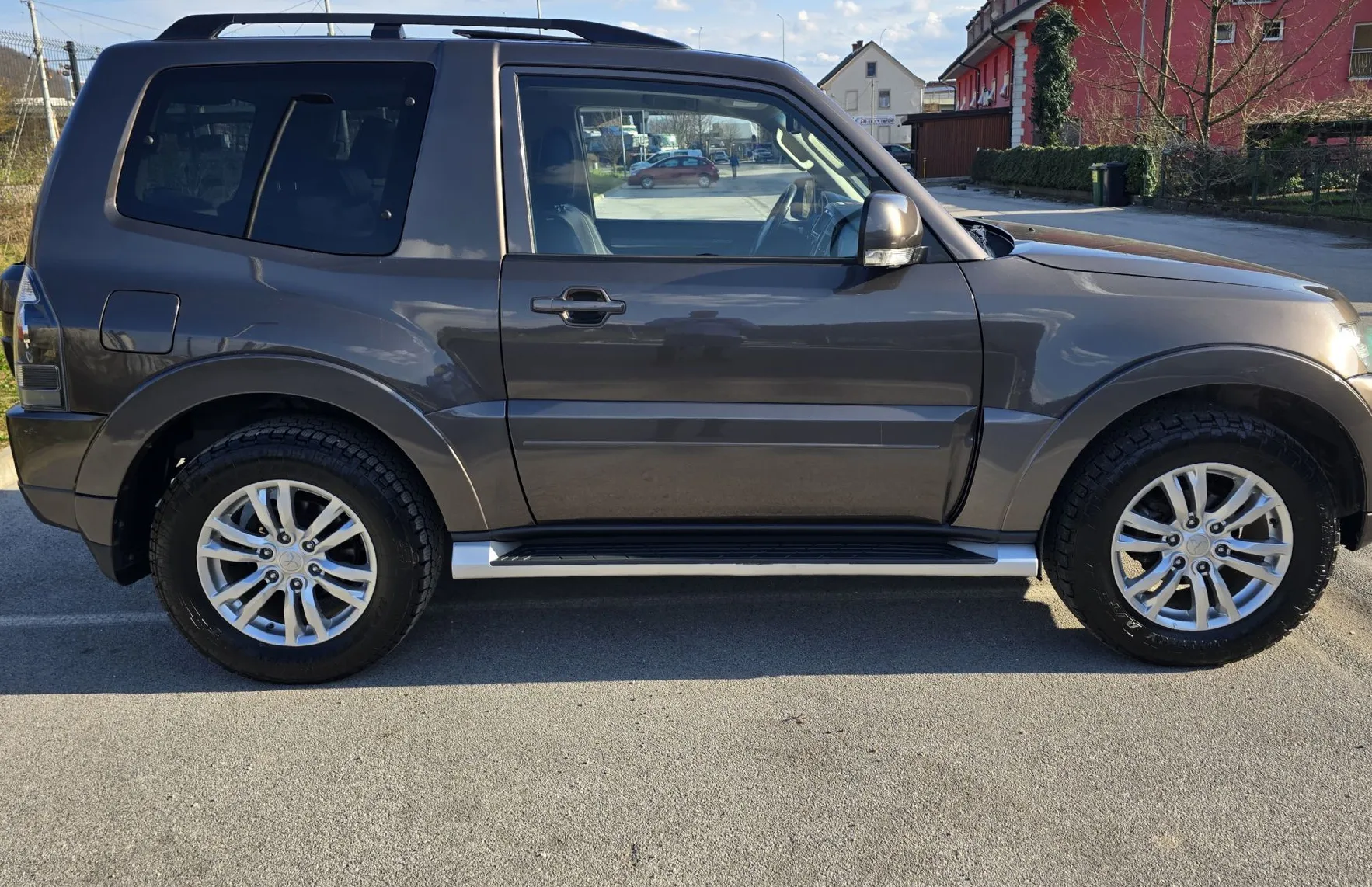 Zunanja slika - Mitsubishi Pajero - 3.2 DI-D A T 3 VRATA ODLIČEN - 10