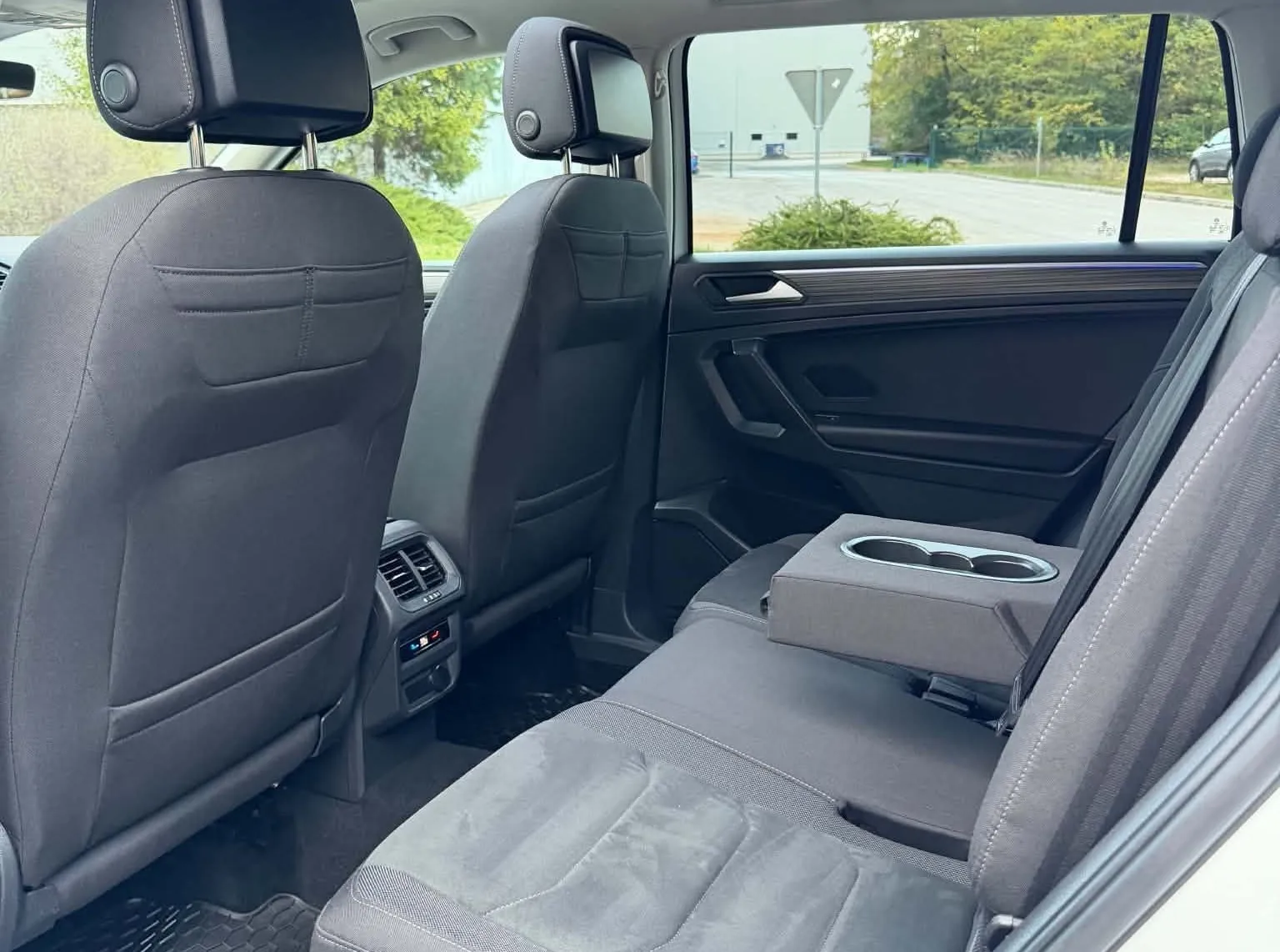 Notranja slika - Volkswagen Tiguan Allspace - 2.0 TDI-4X4-DSG-H LINE-PANORAMA-VIRTUAL-MASAŽA- - 10