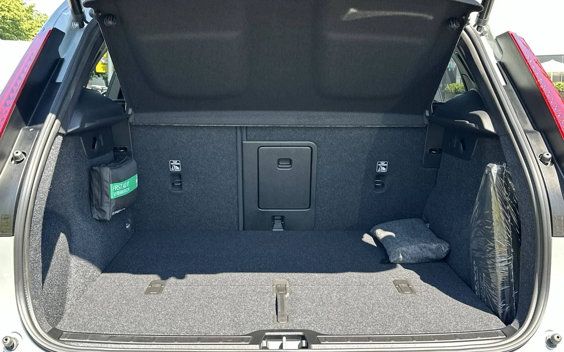 Notranja slika - Volvo XC40 - B3P Core Avt... - 12