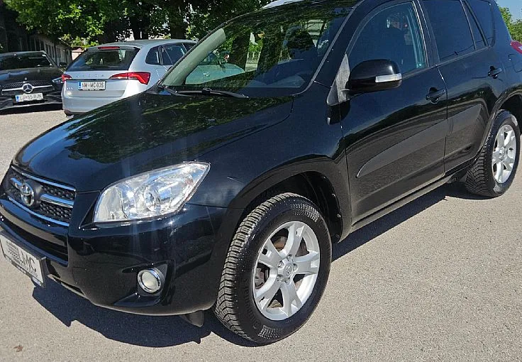 Zunanja slika - Toyota RAV4 - 4WD 2.2 D-4D 150ks °1.LASTNIK° °NOVE GUME° - 1