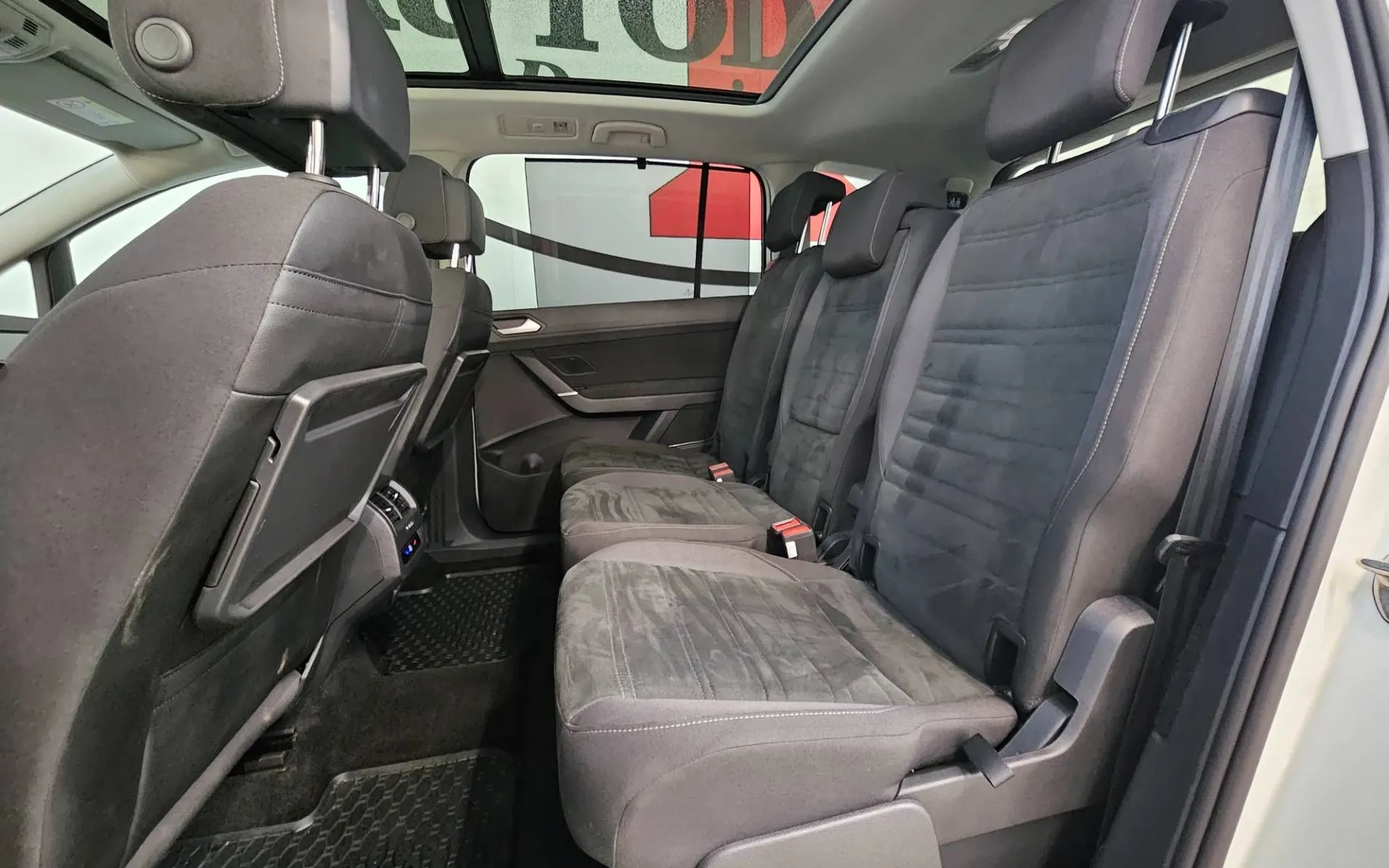 Notranja slika - Volkswagen Touran - 1.5 TSI 4ALL DSG - 9