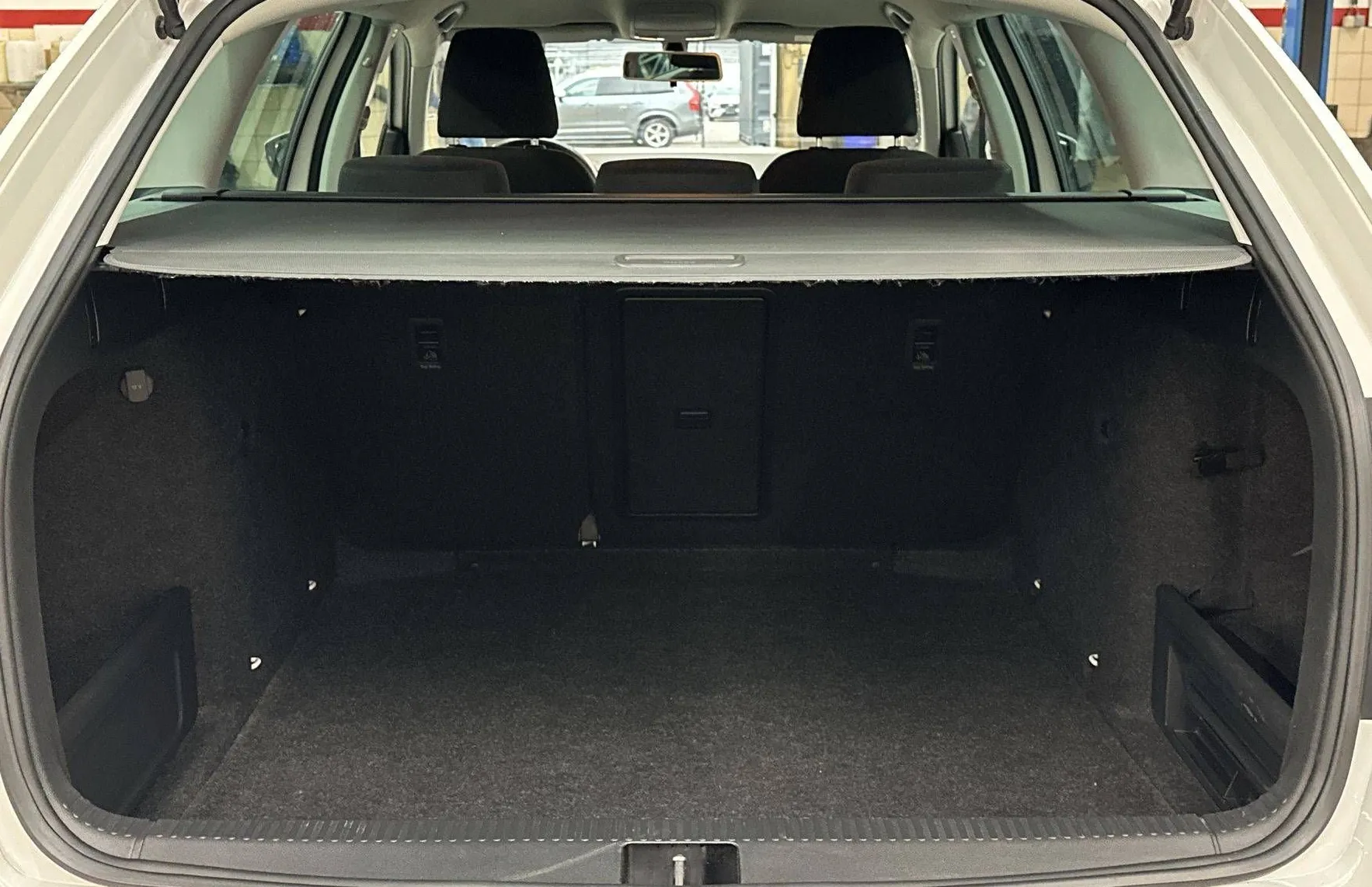 Zunanja slika - Škoda Octavia - Combi 1.6 TDI Family - 12