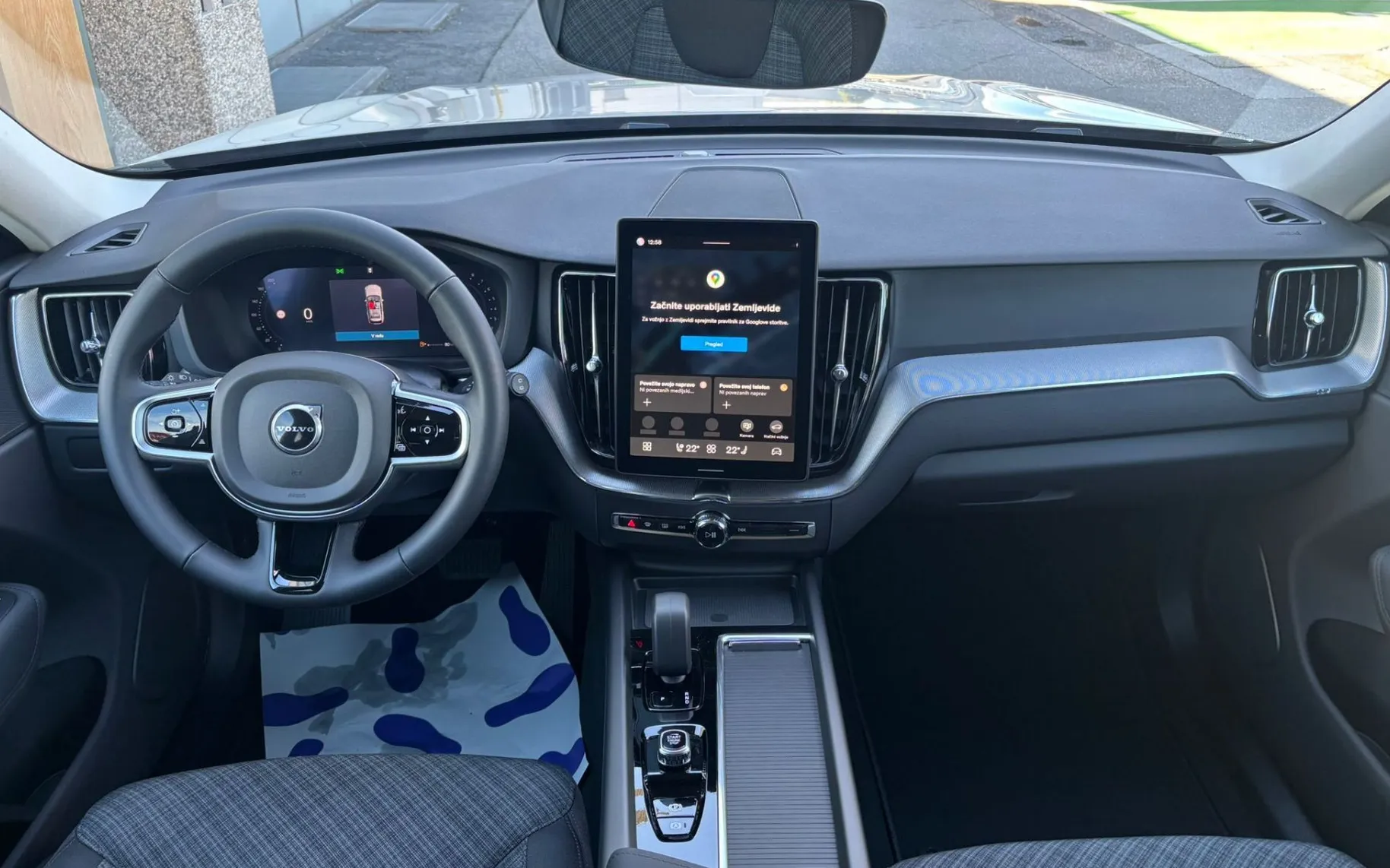 Zunanja slika - Volvo XC60 - B5P Core AT AWD 3 leta garancije + 3 servisi - 9