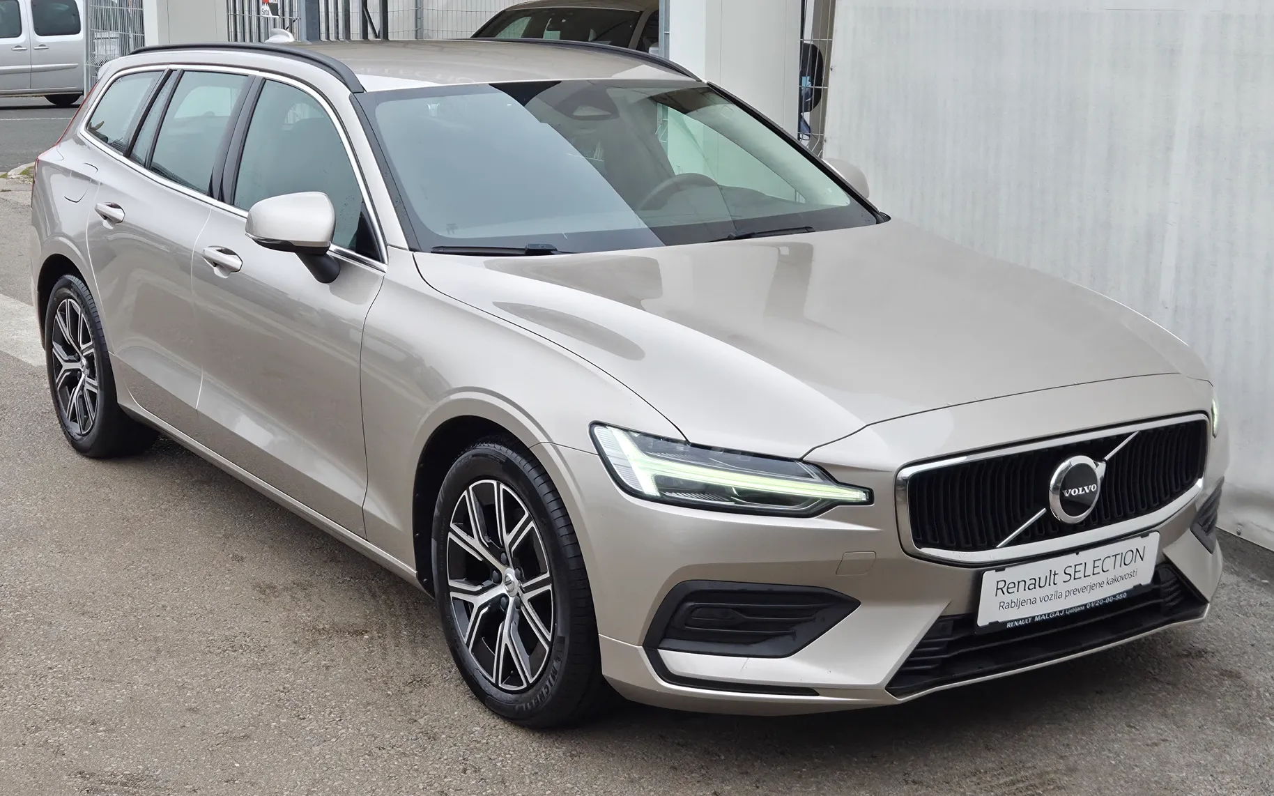 Zunanja slika - Volvo V60 - 2.0 B4 Core ACC-KAMERA-NAVI-LED-GRETJE SPR/ZAD.SED - 4