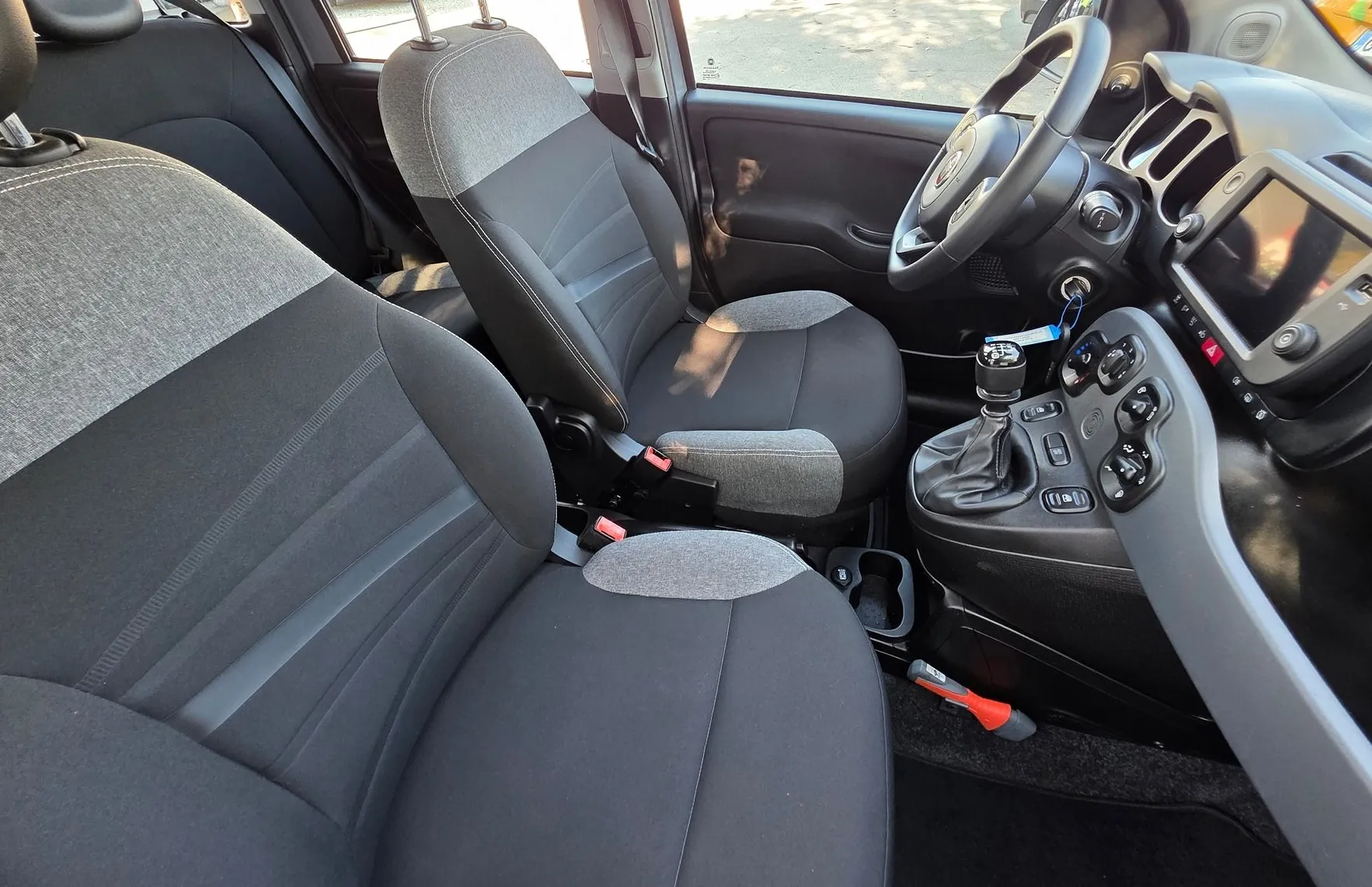 Zunanja slika - Fiat Panda - 1.0 HYBRID STREET ALU PLATIŠČA-KLIMA-1.LASTNIK - 13
