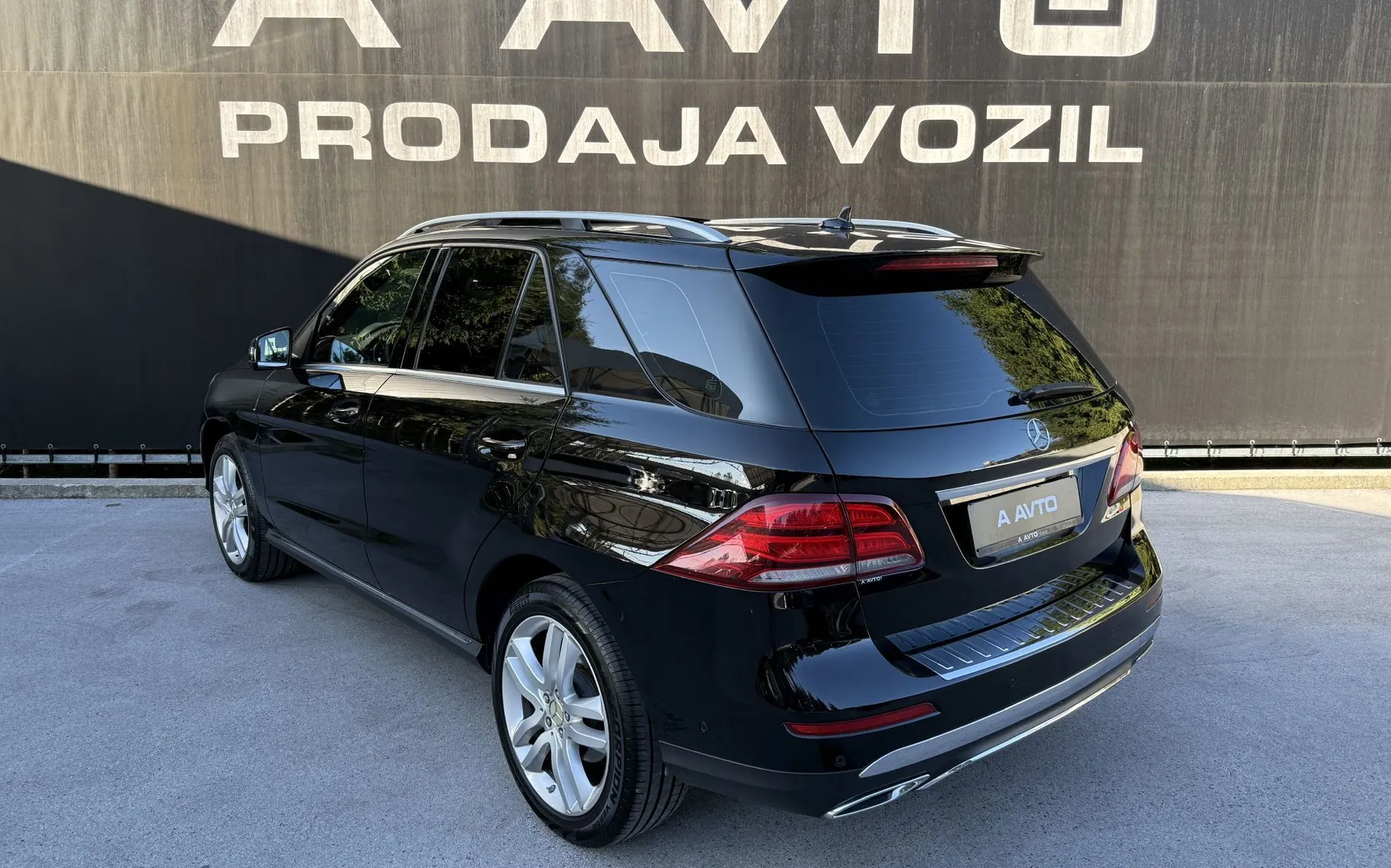 Zunanja slika - Mercedes-Benz GLE-Razred - GLE 250d-PANORAMA-360°-USNJE- NAVI-H K - 5