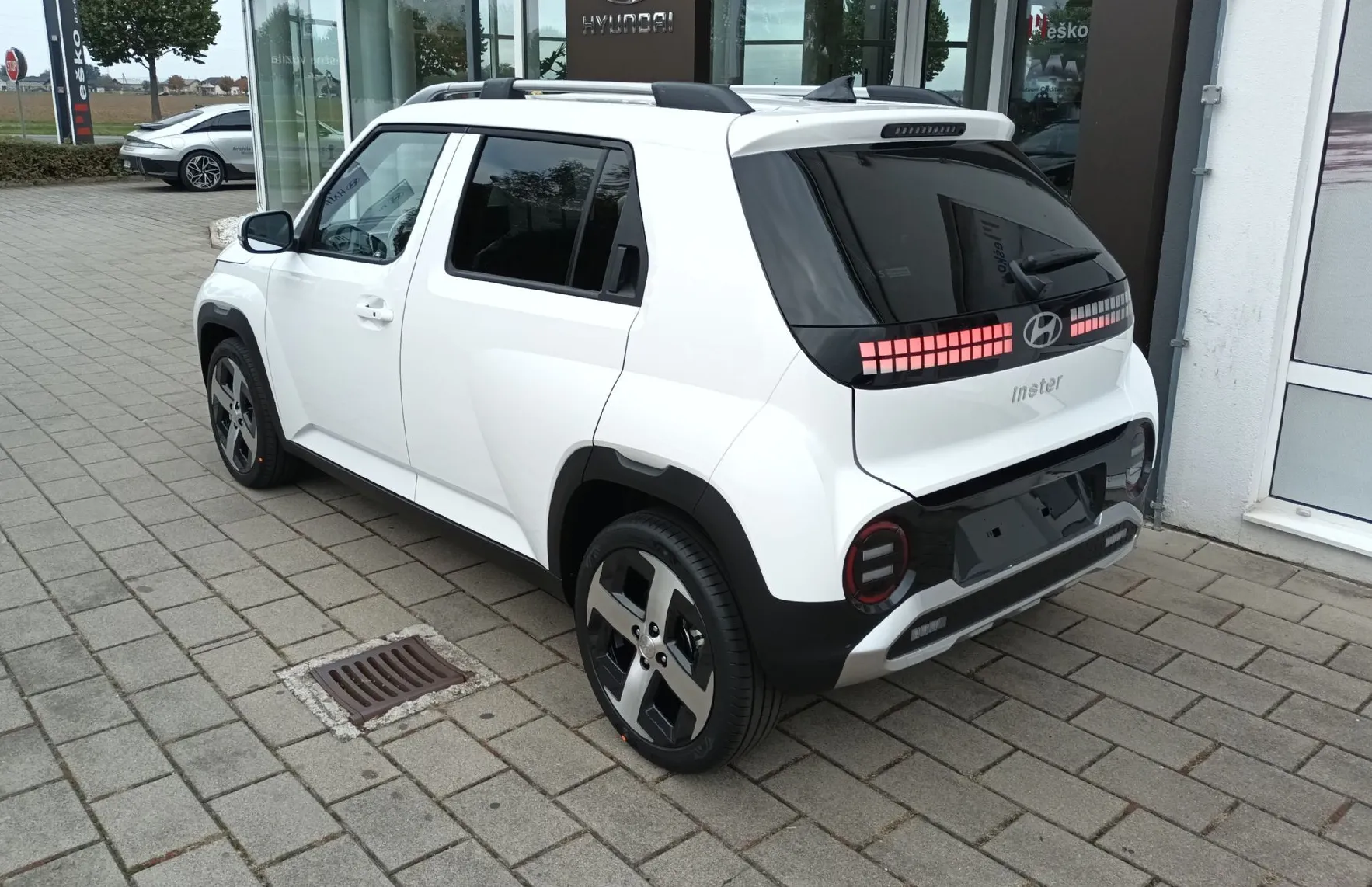 Zunanja slika - Hyundai Inster - 84kW 49 kWh PREMIUM 17.WINTER - 4