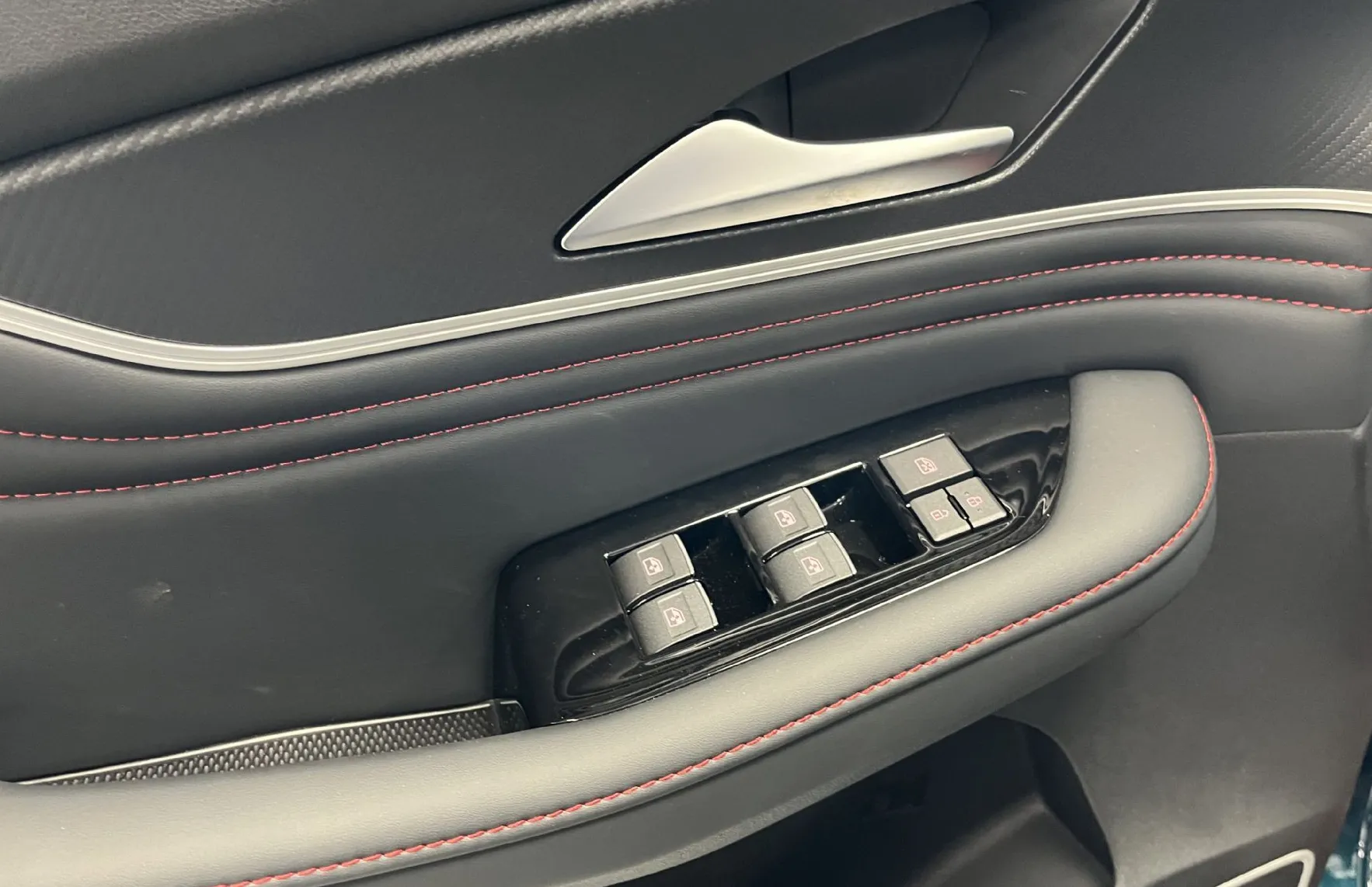 Zunanja slika - Forthing Forthing T5 EVO - T5 Evo 1.5 T-GDI LUXURY - NA ZALOGI - my 2025 - - 19