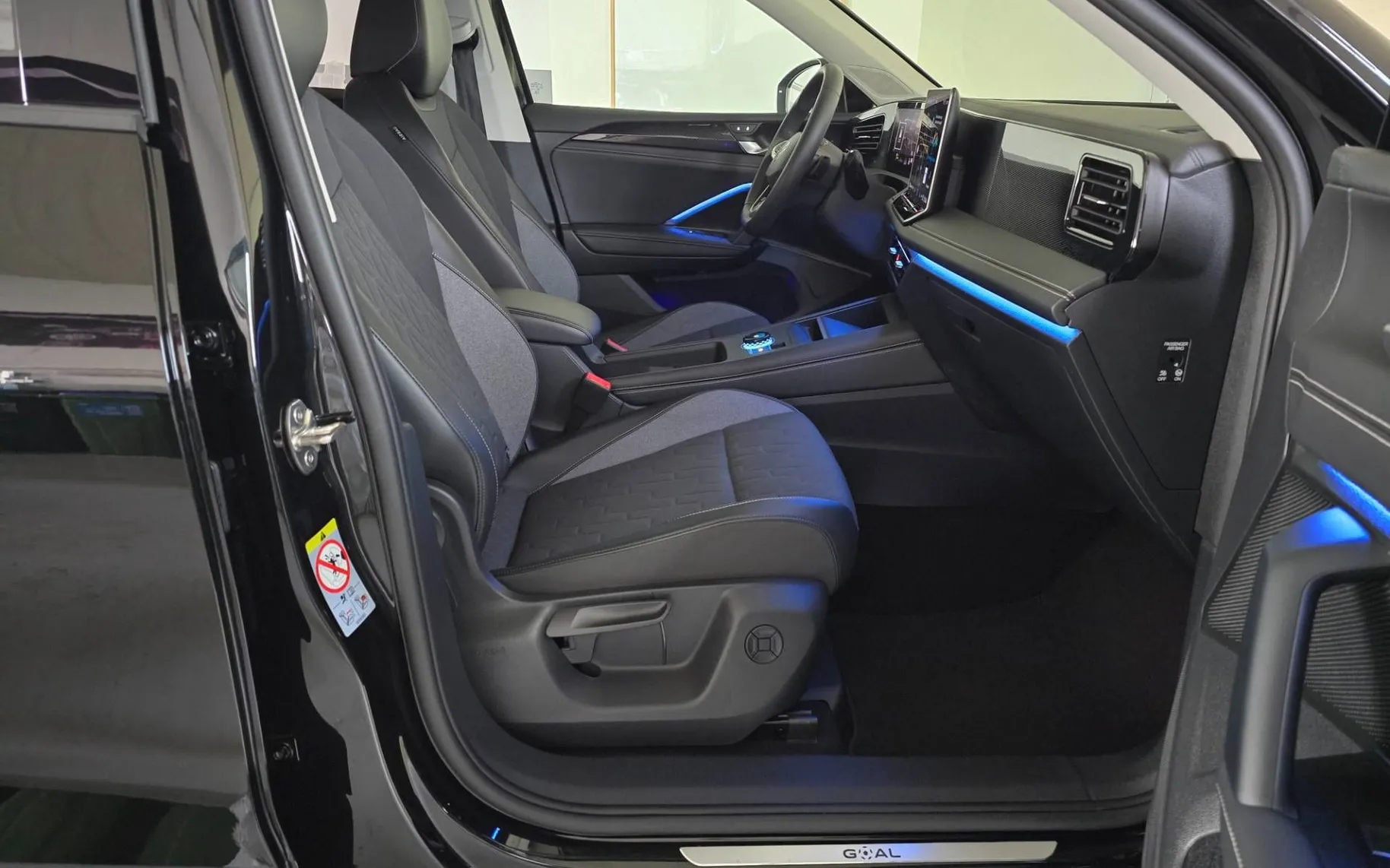 Notranja slika - Volkswagen Tiguan - 1.5 eTSI GOAL DSG - LED Plus.360kam.asistence.navi - 17