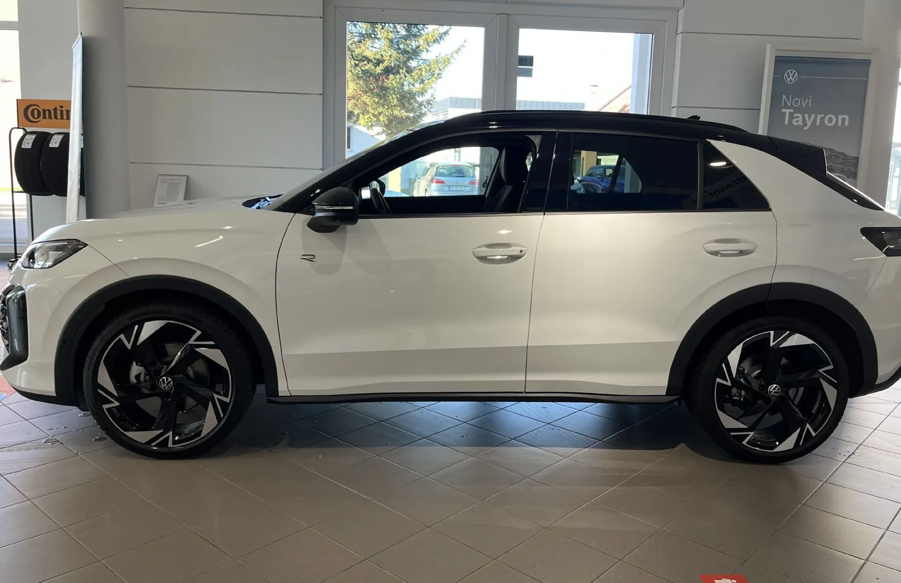 Zunanja slika - Volkswagen T-Roc - 1.5 eTSI R-line DSG 110kW   150 KM - 2