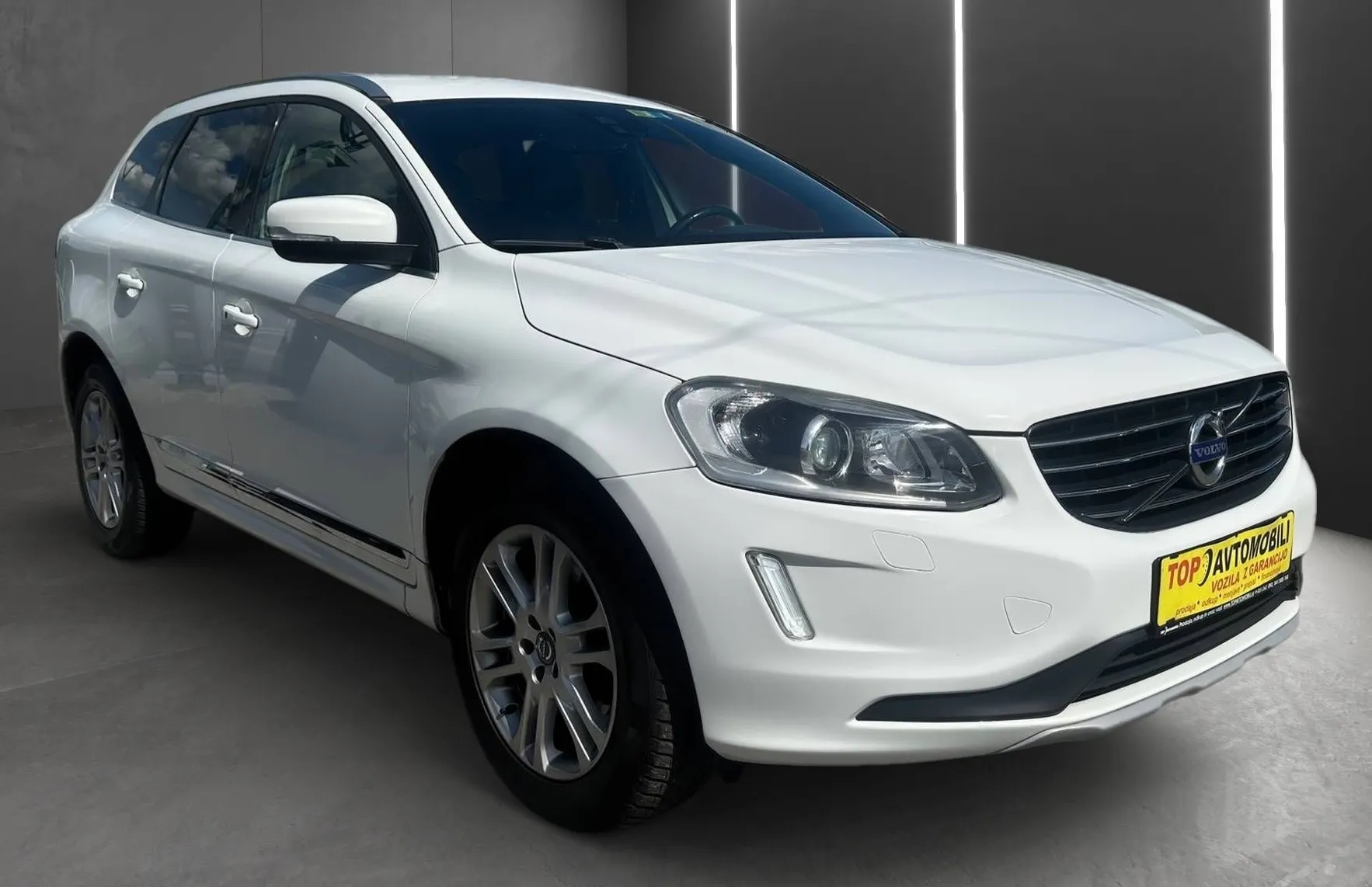 Zunanja slika - Volvo XC60 - D4 XENON HI-FI TEMPOMAT NAVI VIRTUAL PDC - 9