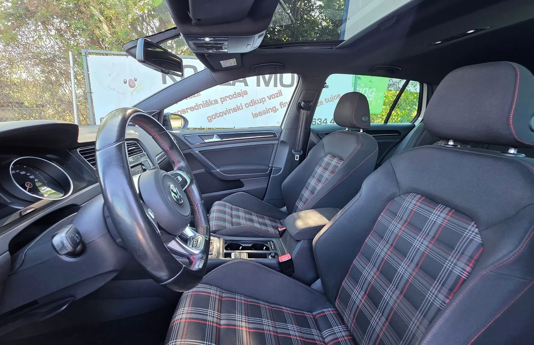 Zunanja slika - Volkswagen Golf - 2.0 GTI BMT LED-ŠIBEDAH-GRETJE SEDEŽEV-ALU - 12