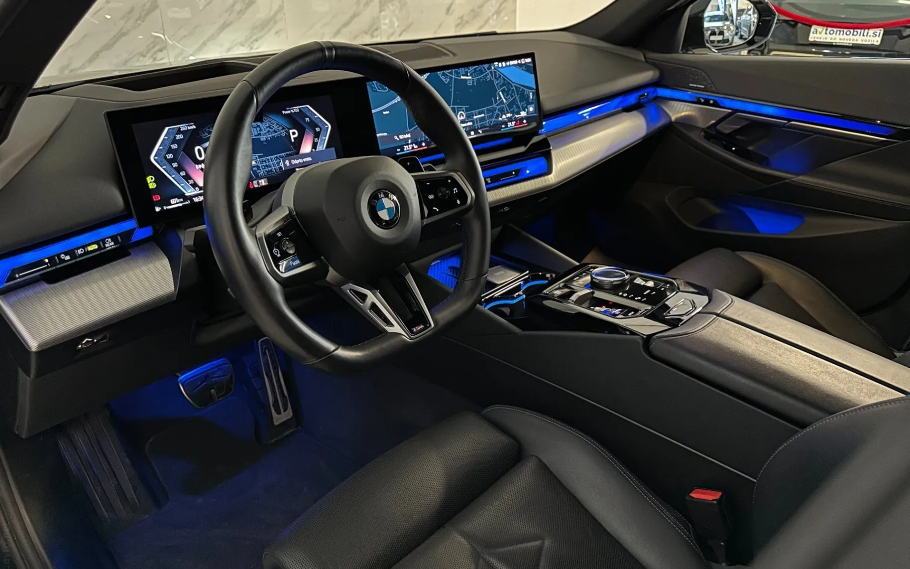 Notranja slika - BMW serija 5 Touring: - 20d|M-Pro|IconicG|Hlajenje|360K|Harman|HUD|Mem PUD - 8