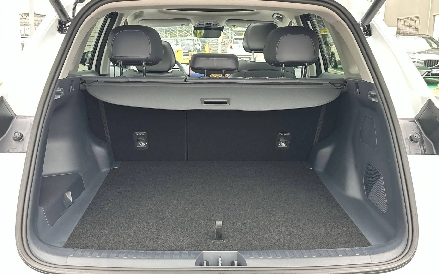Notranja slika - Geely StarRay EM-i - Plug-In Hybrid 1.5 Max Avt. - 12