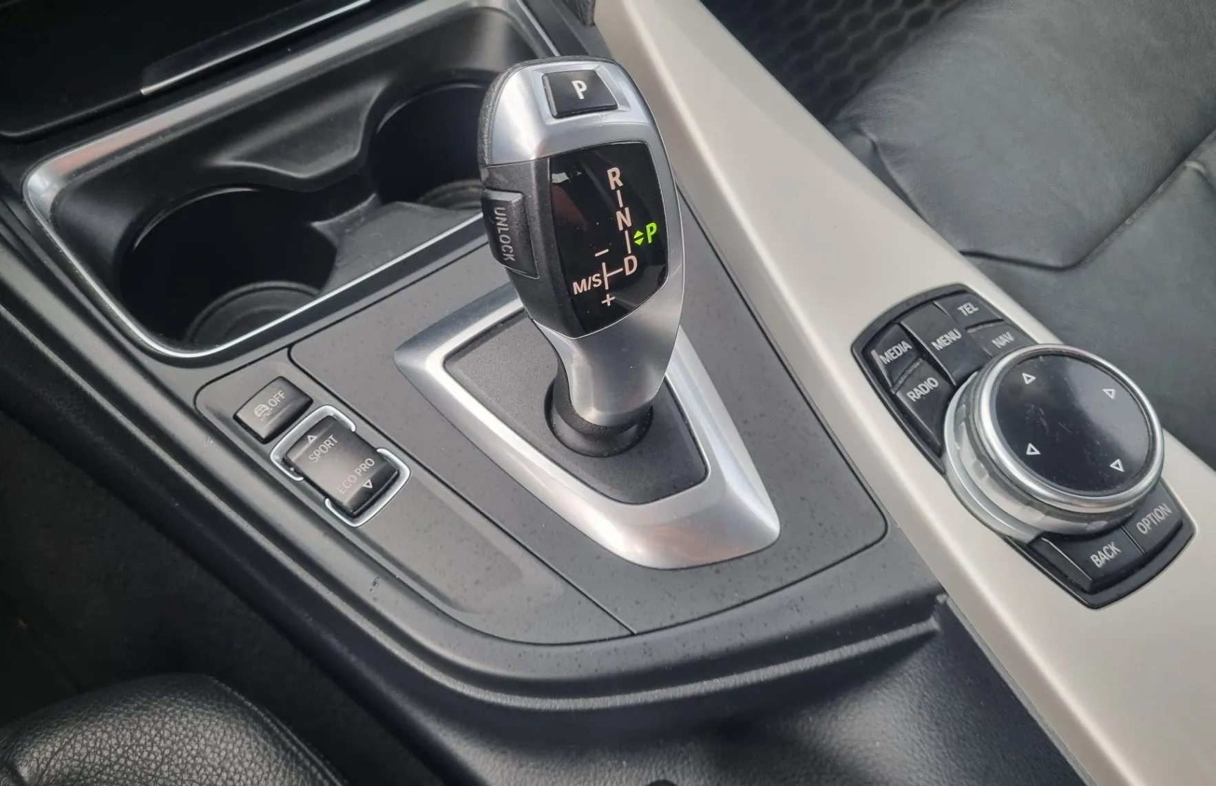Zunanja slika - BMW Serija 3 - Touring: 318d AVTOMATIK-NAVI-TEMP-PDC... + LEPO OHRANJEN - 15