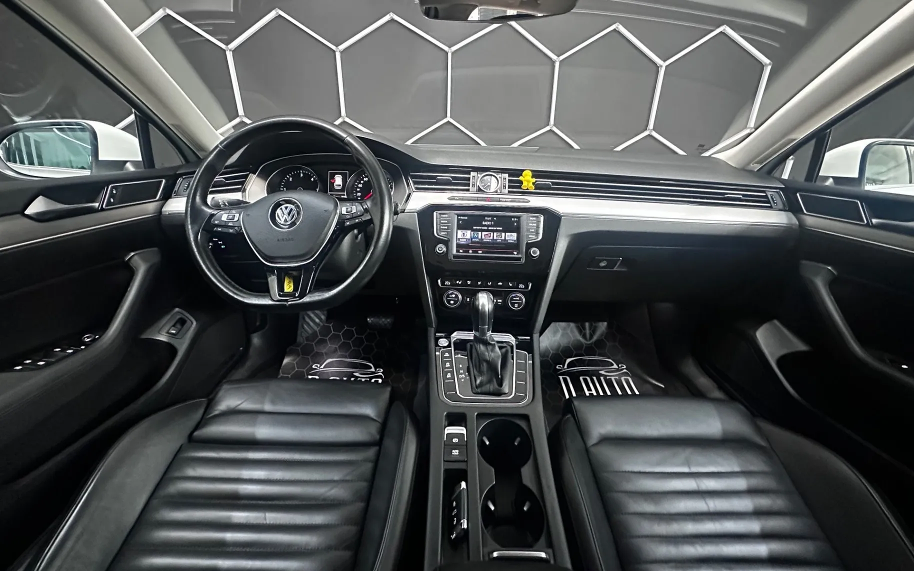 Notranja slika - Volkswagen Passat Variant - 4motion 2.0 TDI DSG 140kW-WEBASTO-KAMERA-ACC-KLJUK - 9