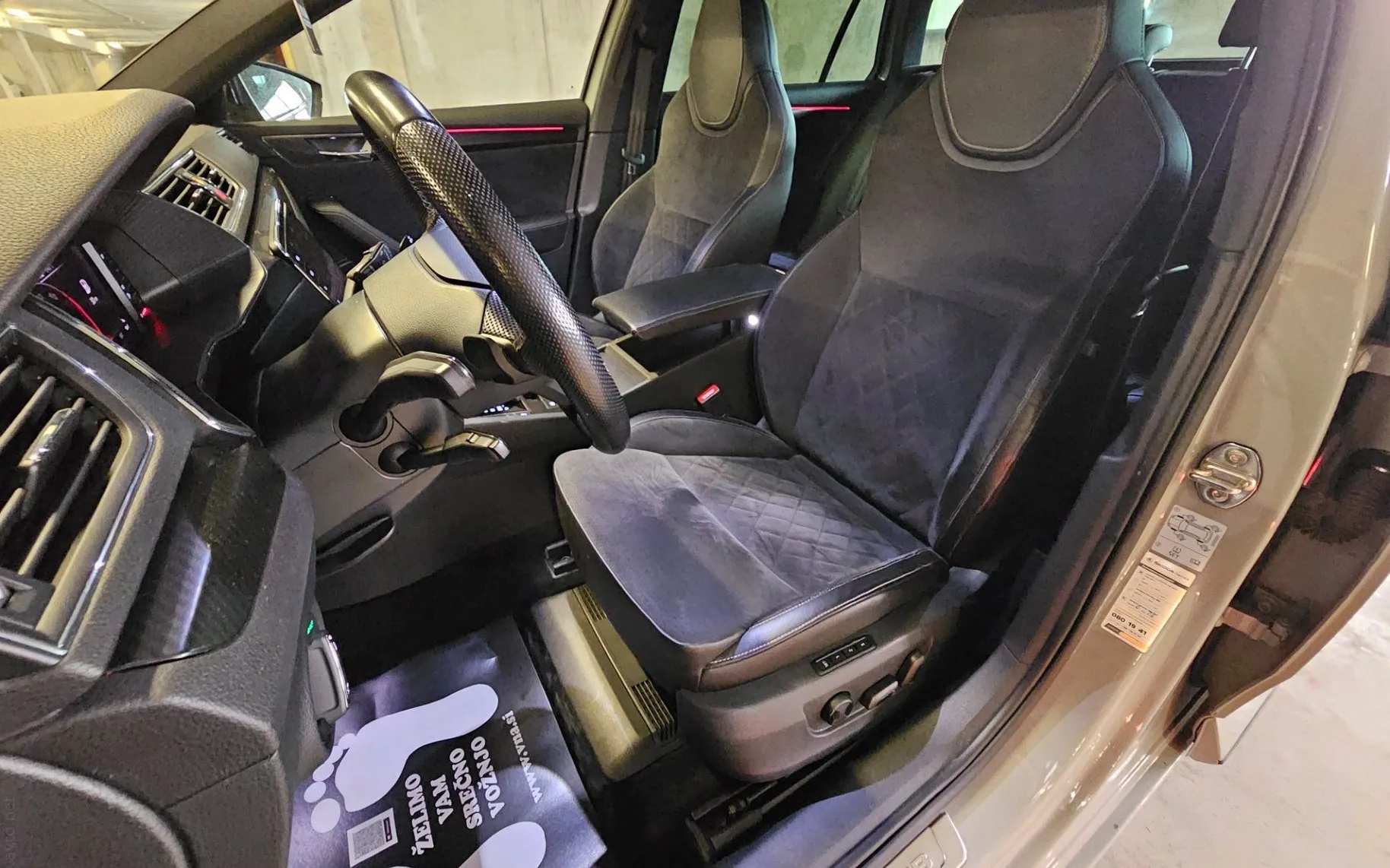 Notranja slika - Škoda Superb - Combi 2.0 TDI Sportline DSG |VIRTUAL|KAMERA|RADAR| - 8
