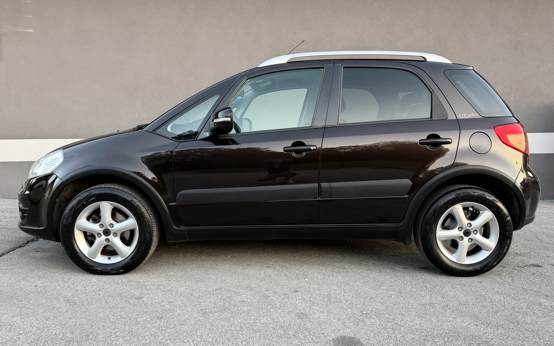 Zunanja slika - Suzuki SX4 - 4x4 2.0 DELUXE 1.LASTNIK MULTIMED. GRETJE SED ACC. - 17