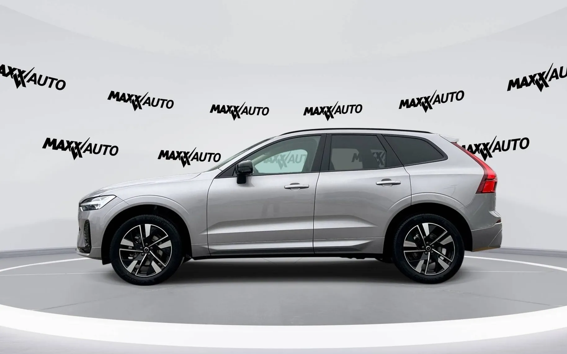 Notranja slika - Volvo XC60 - B5 P AWD Plus Dark Avt. - 8