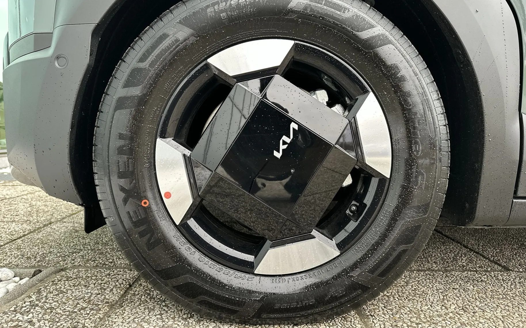 Notranja slika - KIA PV5 - 71.2 kWh baterija 120 kW 163 KS  Quantum - 8