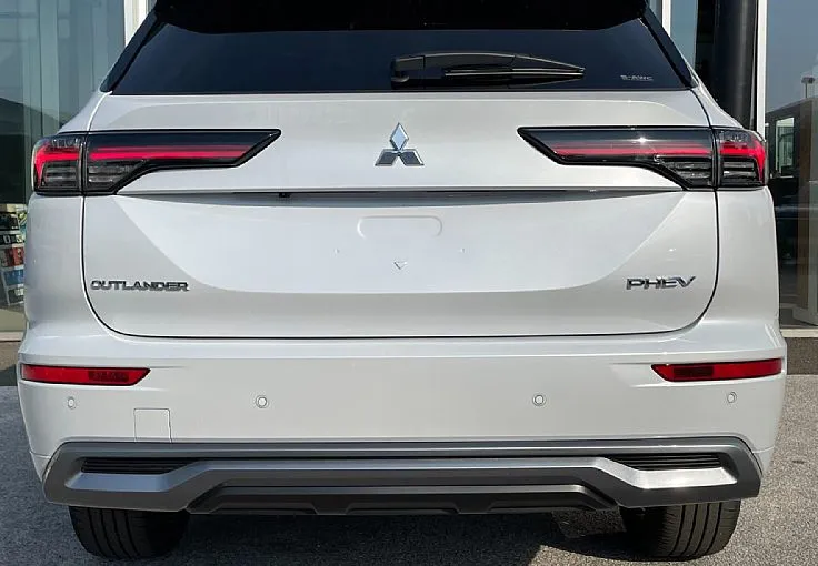 Zunanja slika - Mitsubishi Outlander - PHEV 4WD 2.4 Instyle+ Avt. - 4