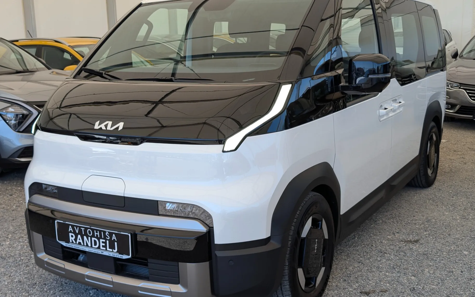 Zunanja slika - KIA PV5 Passenger - 71.2 kWh baterija 120 kW 163 KS Quantum - 1