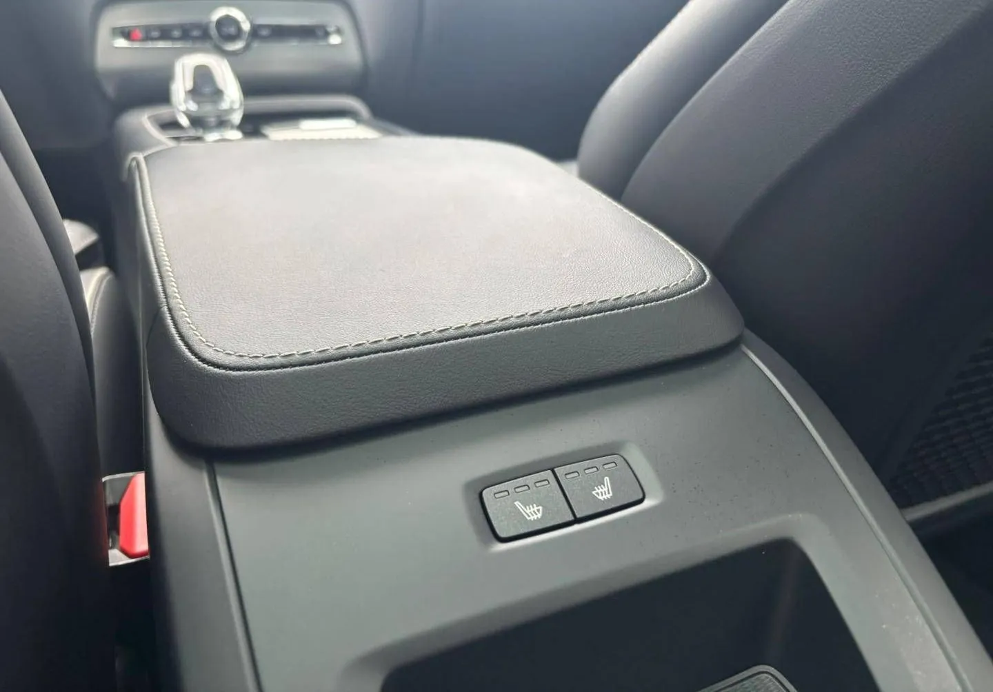 Notranja slika - Volvo XC90 - B5D AWD Plus Dark Avt. SLO-ZRAČNO-HAR KARDON-PANO - 13