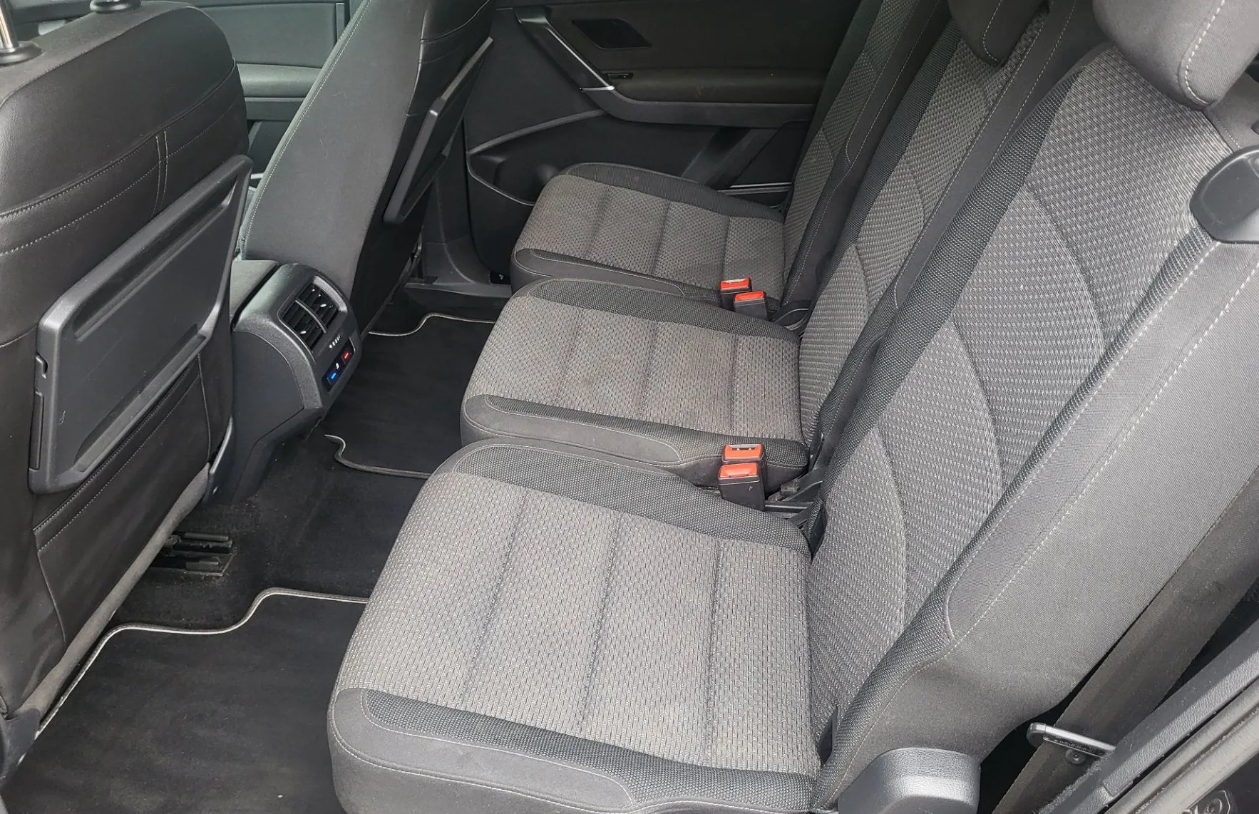 Zunanja slika - Volkswagen Touran - 2.0 TDI DSG 7 sedežni-acc-pdc-alu-radar - 17