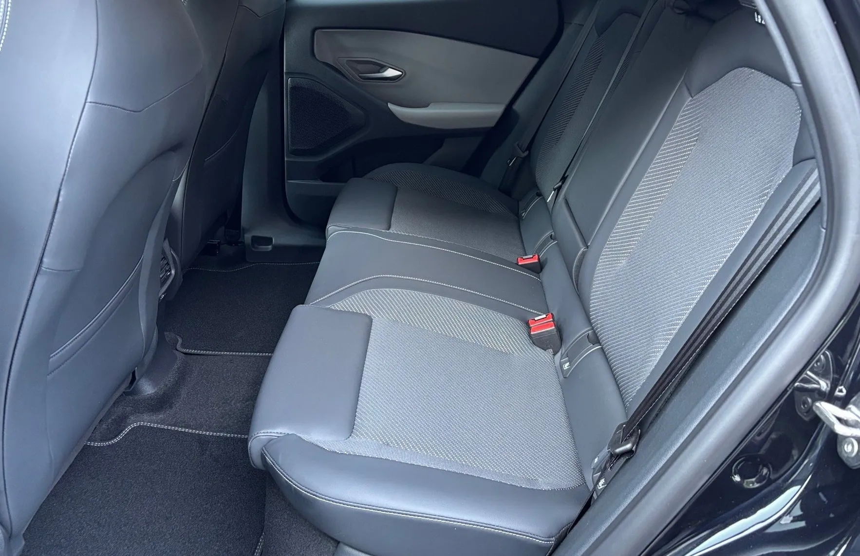Zunanja slika - Ford Explorer - EV SELECT elektromotor 77 kWh 286PS AUT - 15