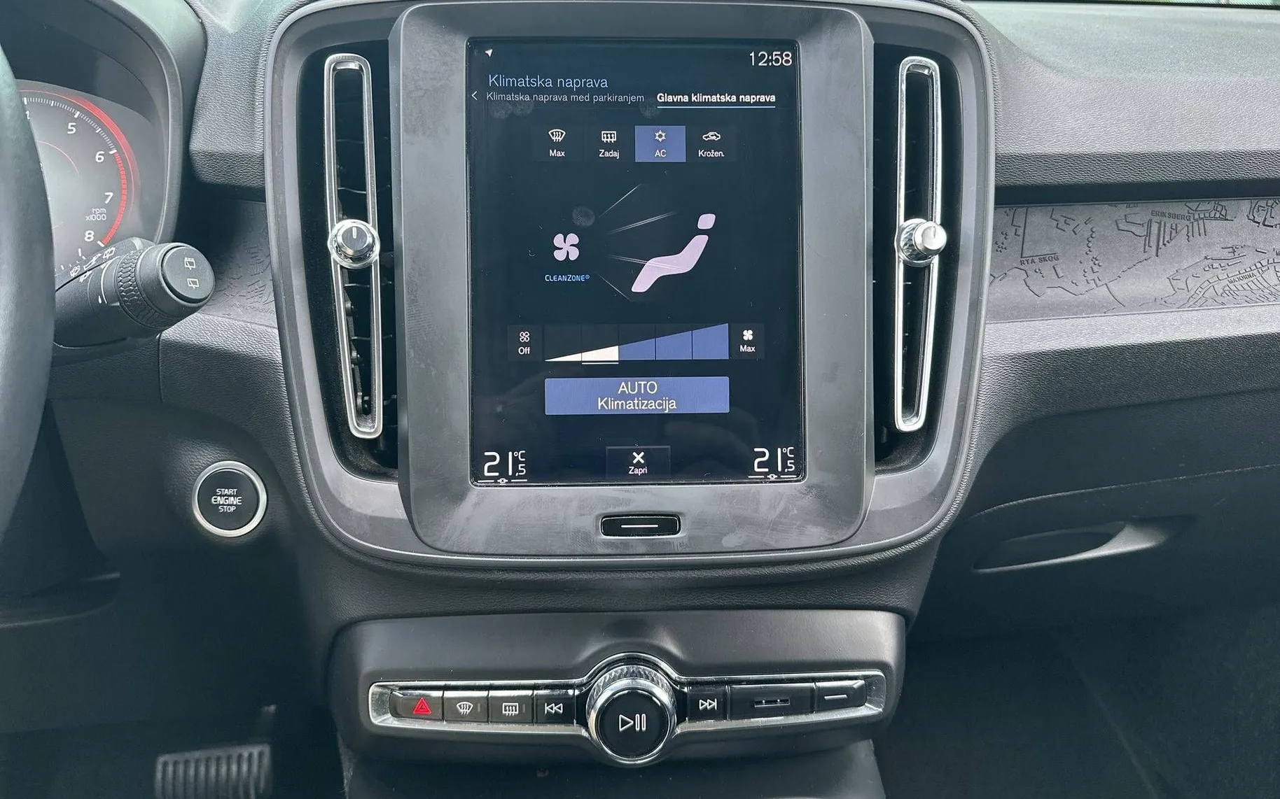 Notranja slika - Volvo XC40 - T3 Momentum Avt - 19
