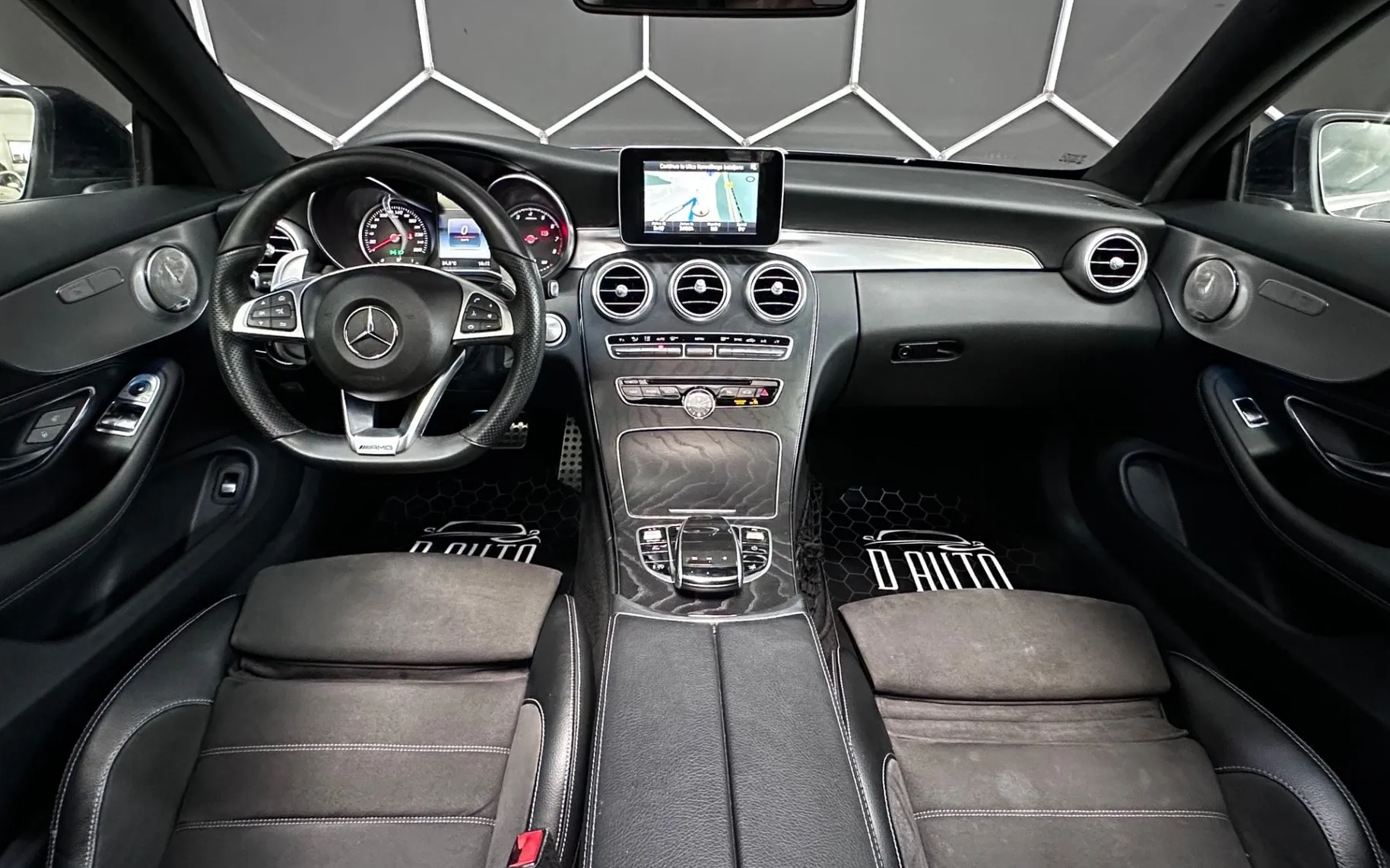 Notranja slika - Mercedes-Benz C-Razred - C Coupe 180 AMG Line+PANO+samo 107000km - 9